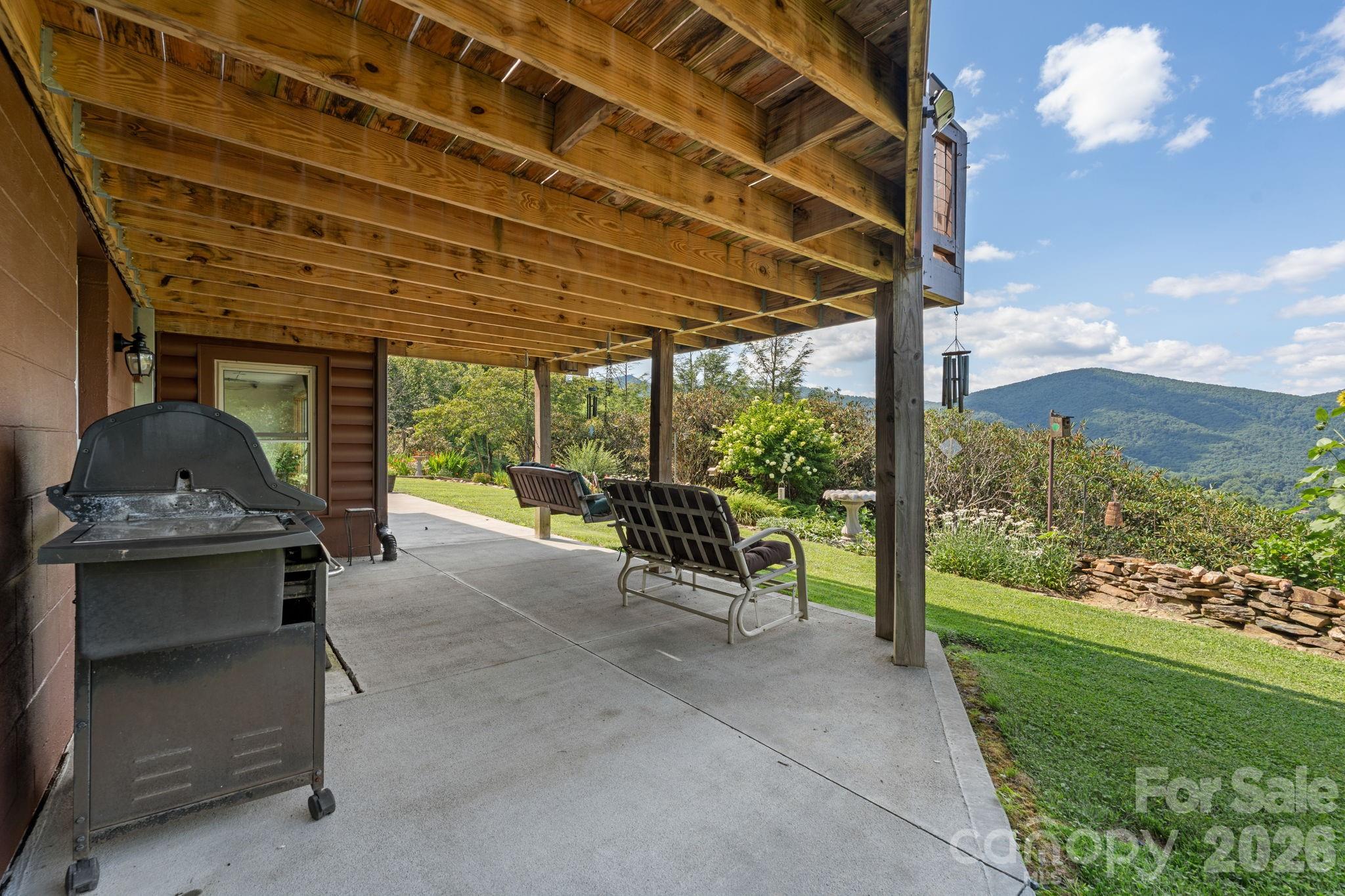 1013 Perry Road — West Jefferson