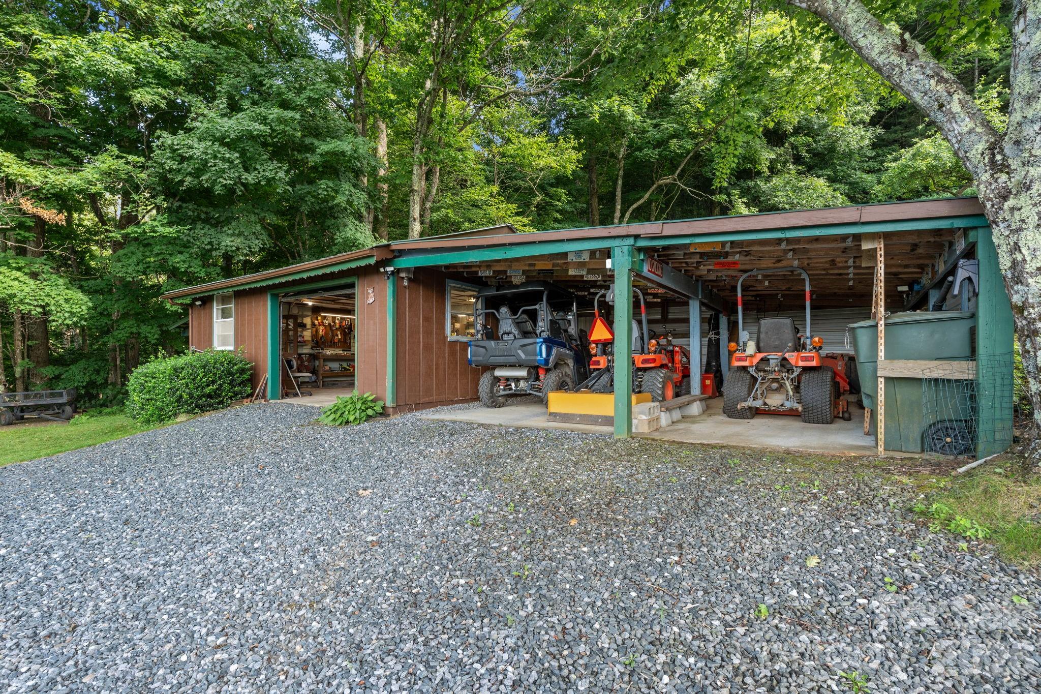 1013 Perry Road — West Jefferson