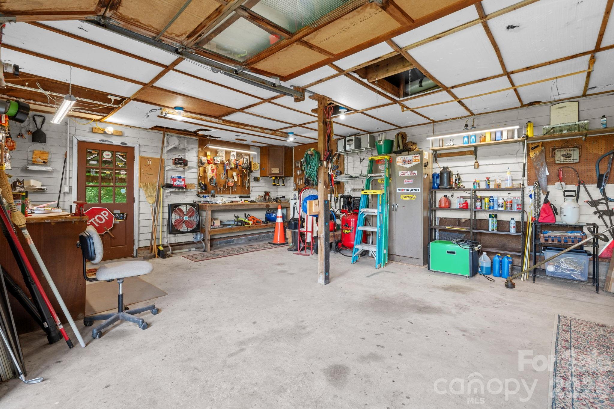 1013 Perry Road — West Jefferson