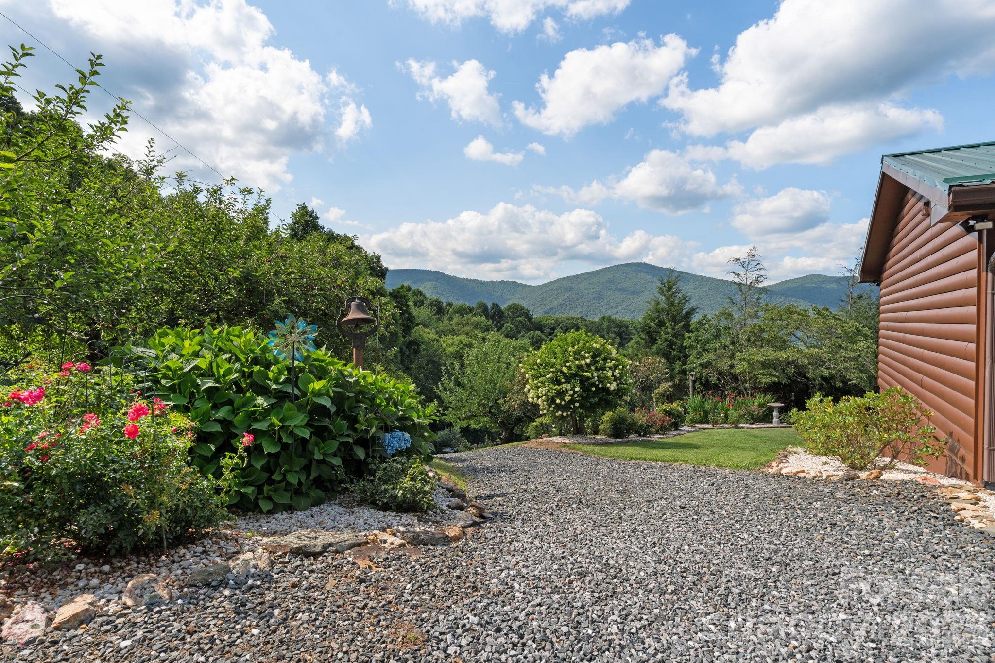1013 Perry Road — West Jefferson