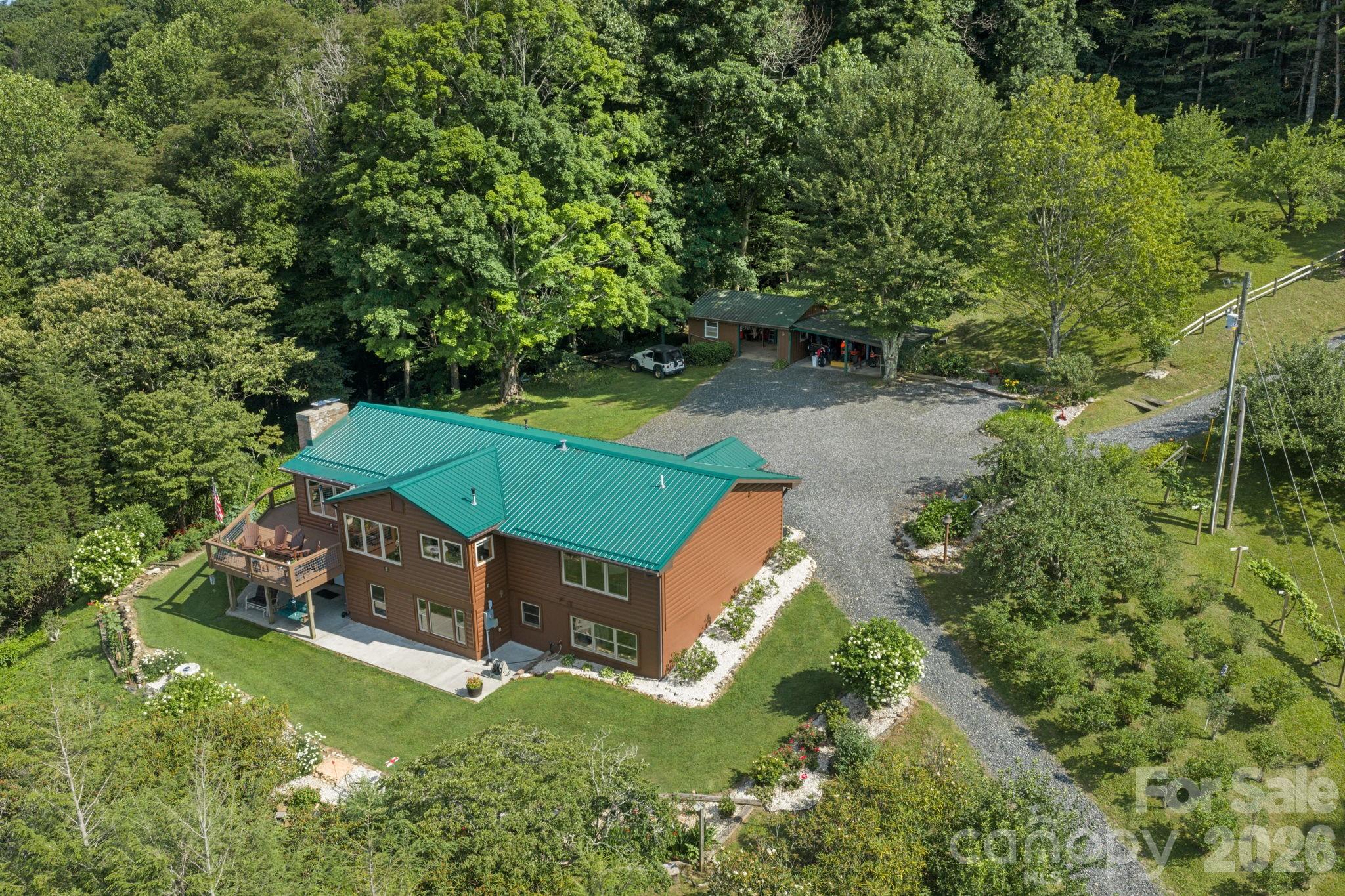 1013 Perry Road — West Jefferson