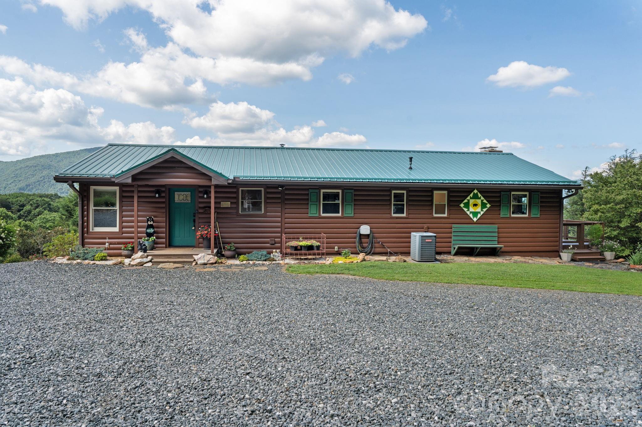 1013 Perry Road — West Jefferson