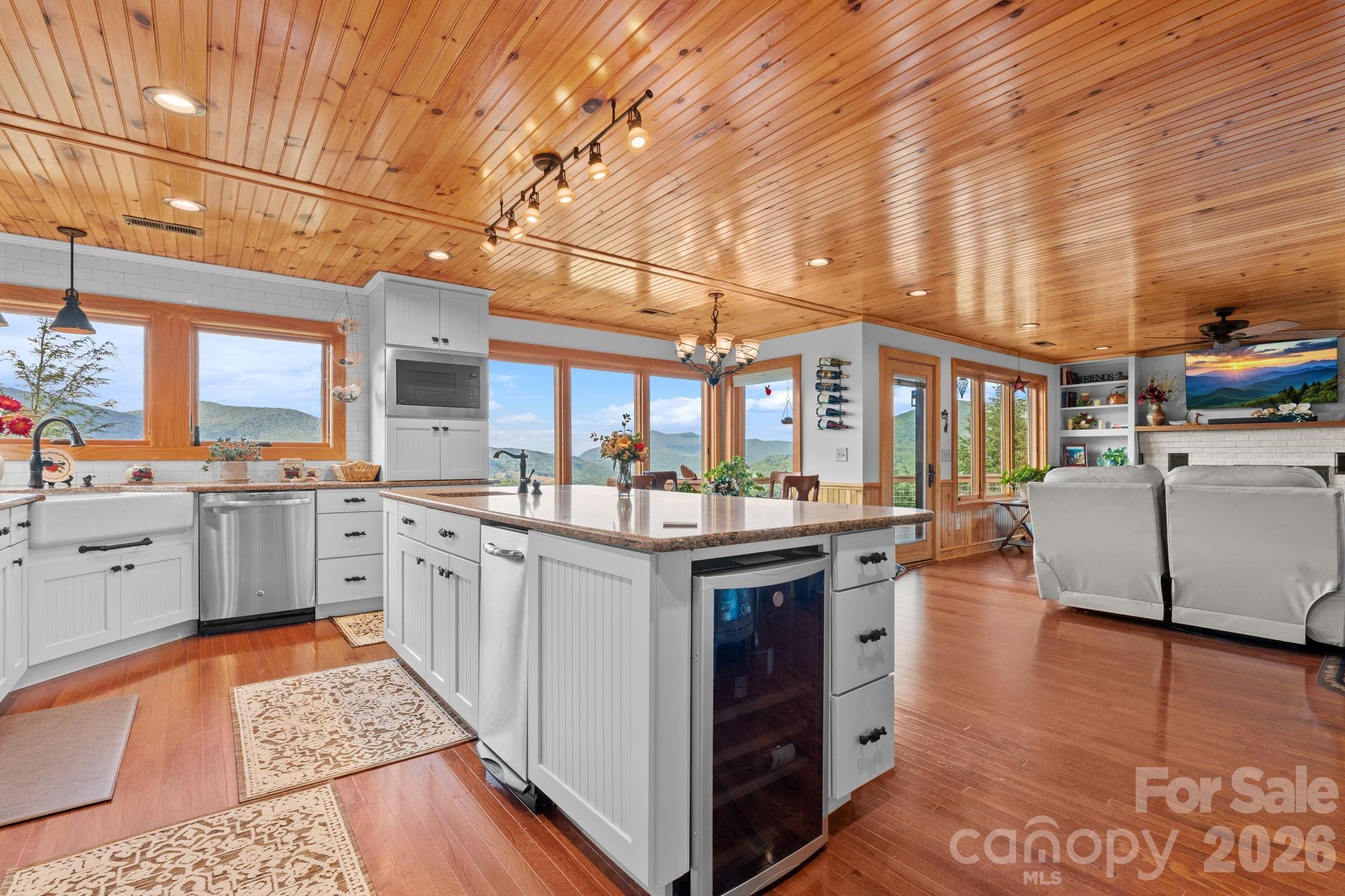 1013 Perry Road — West Jefferson