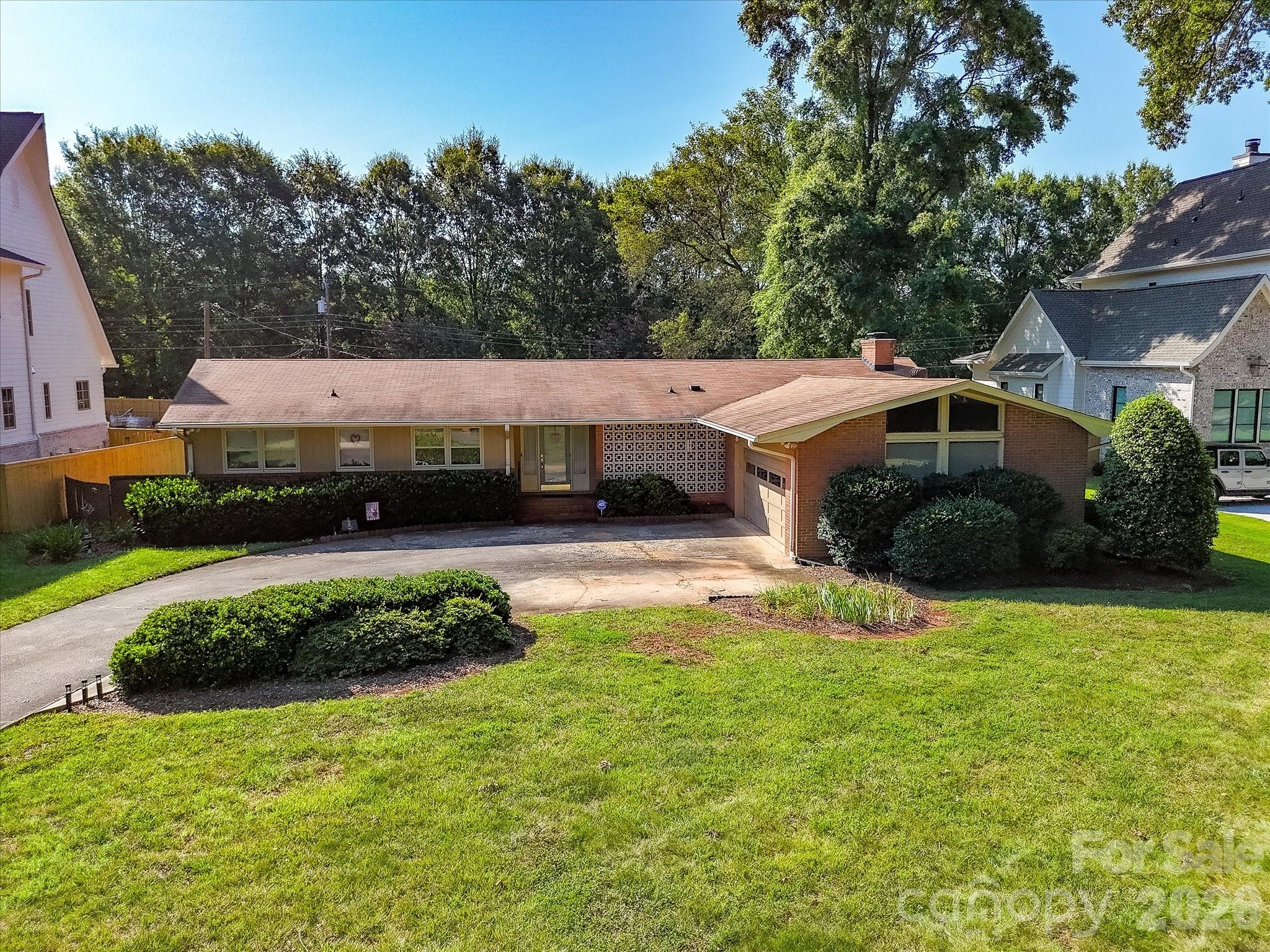 911 Lansdowne Road — Charlotte
