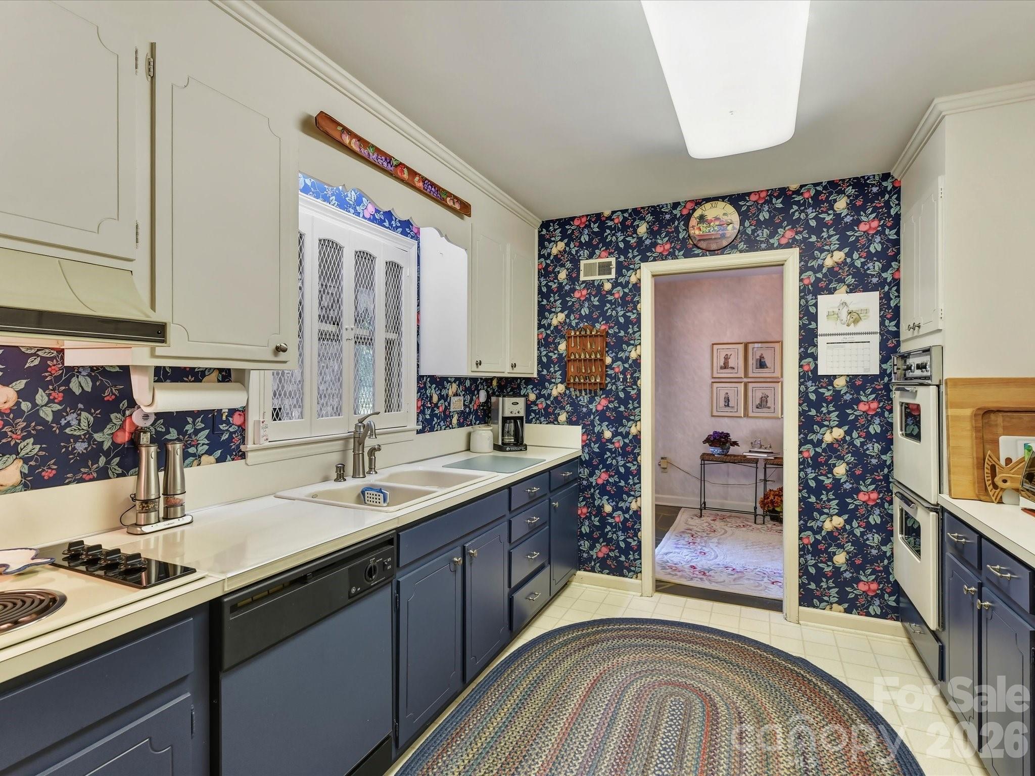 911 Lansdowne Road — Charlotte