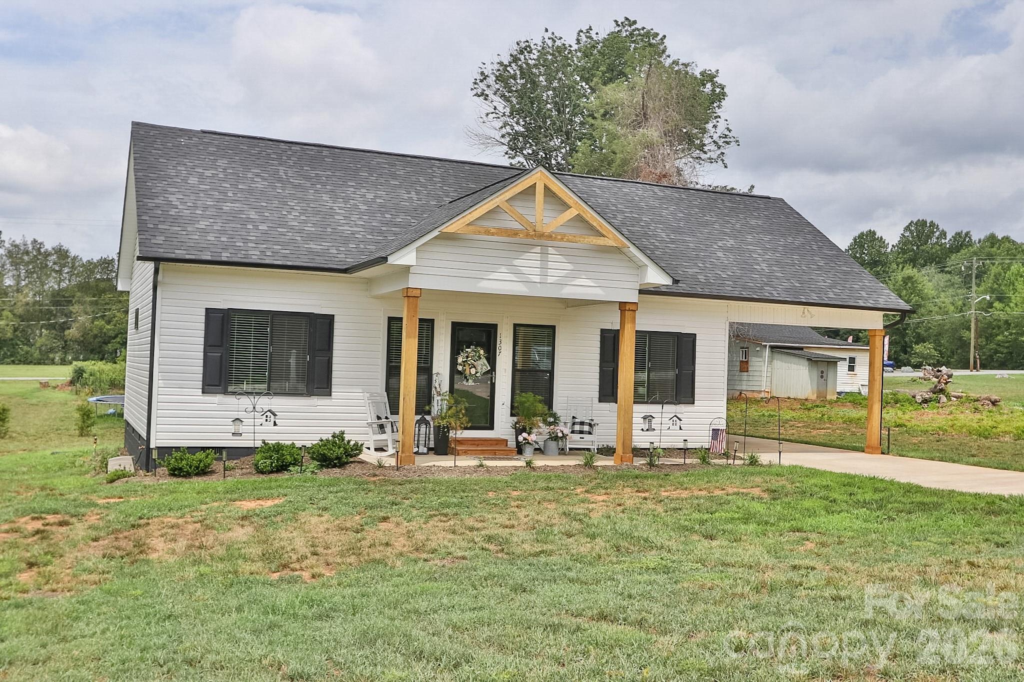 1307 Unifi Industrial Drive — Yadkinville