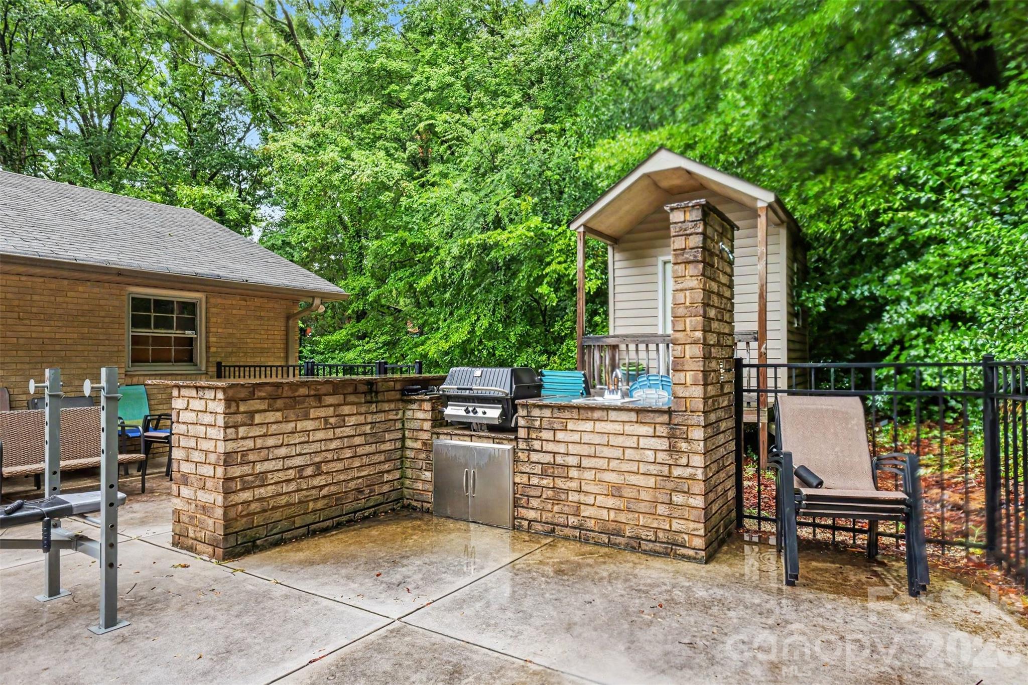 173 Hillcrest Avenue SE — Concord