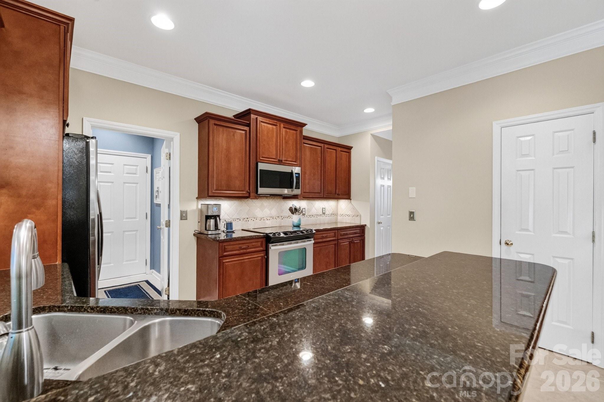 8749 Oakham Street — Huntersville