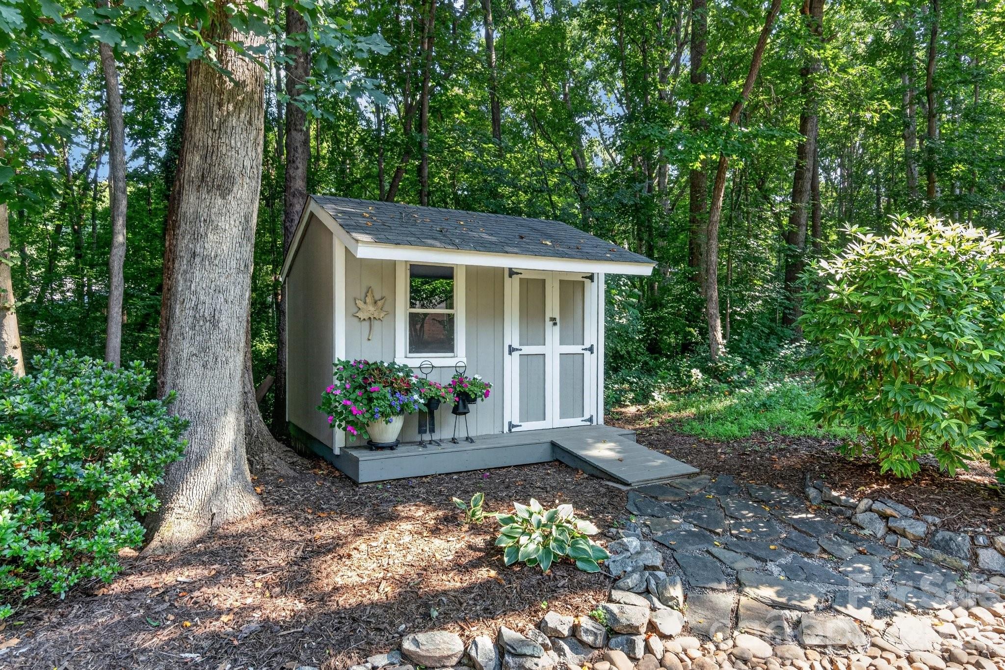 8749 Oakham Street — Huntersville