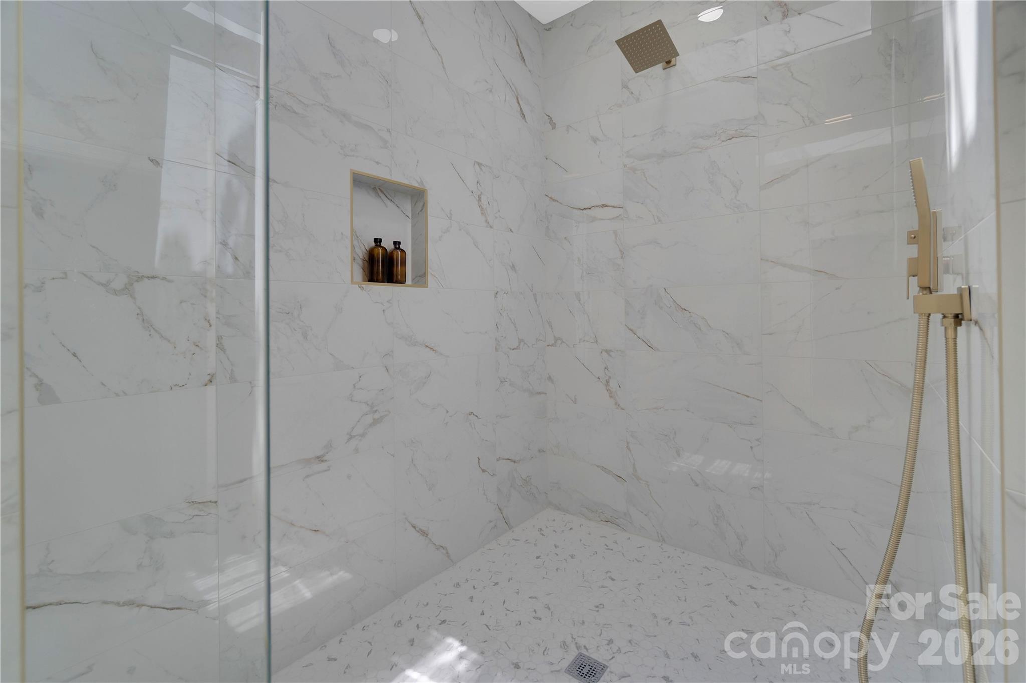 9438 Valley Road — Charlotte