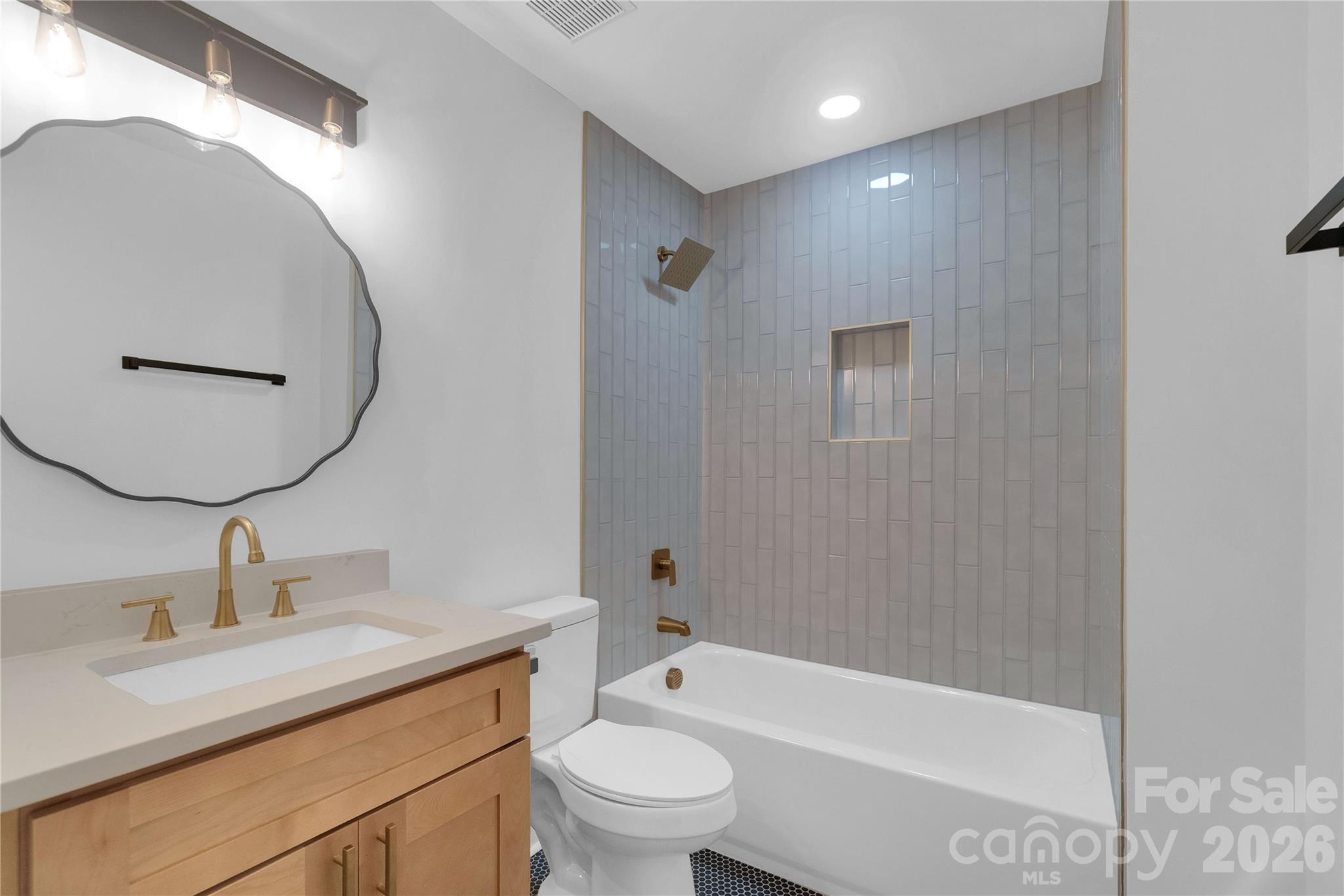 9438 Valley Road — Charlotte