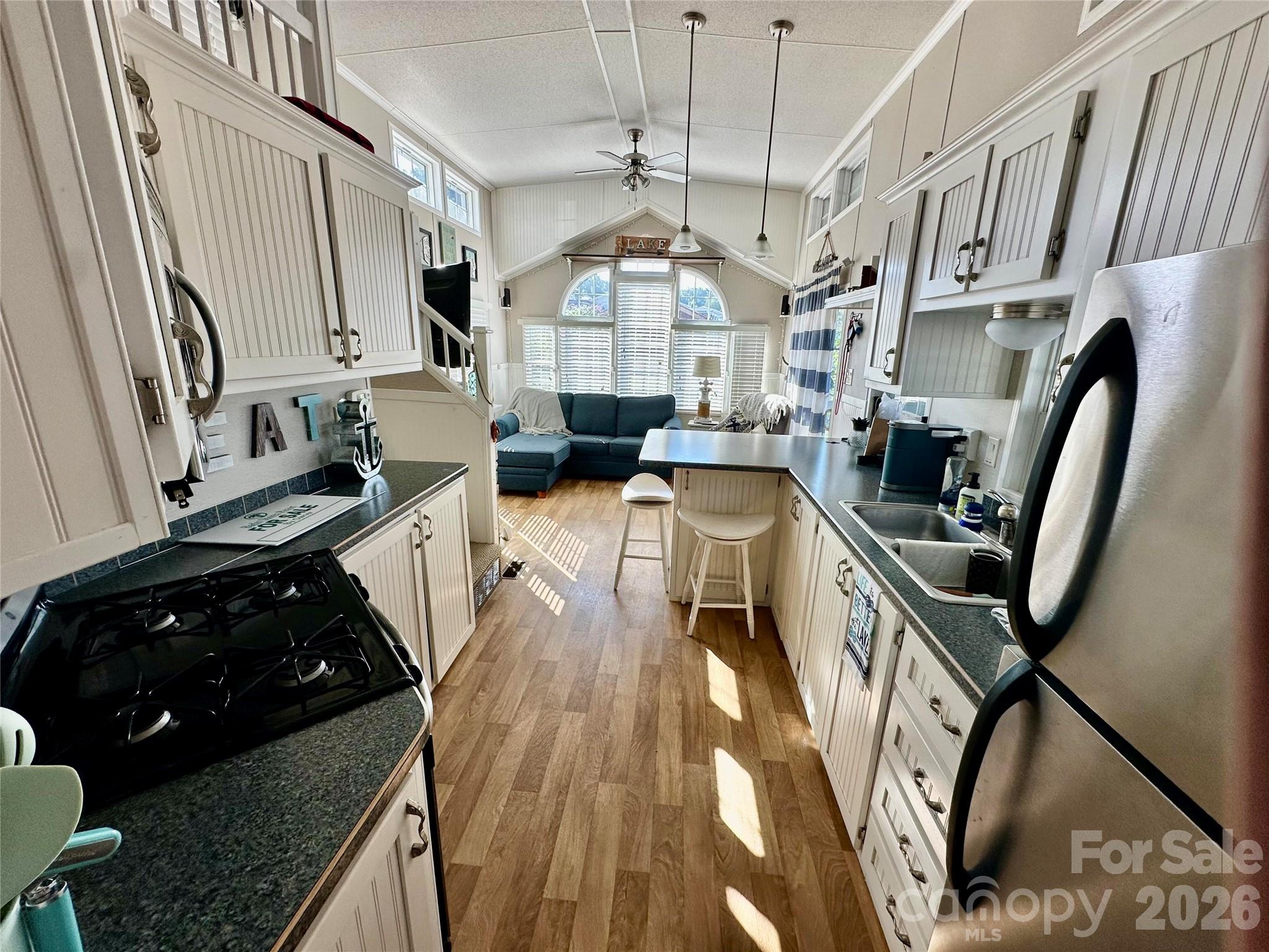 195 Grand View Drive — New London