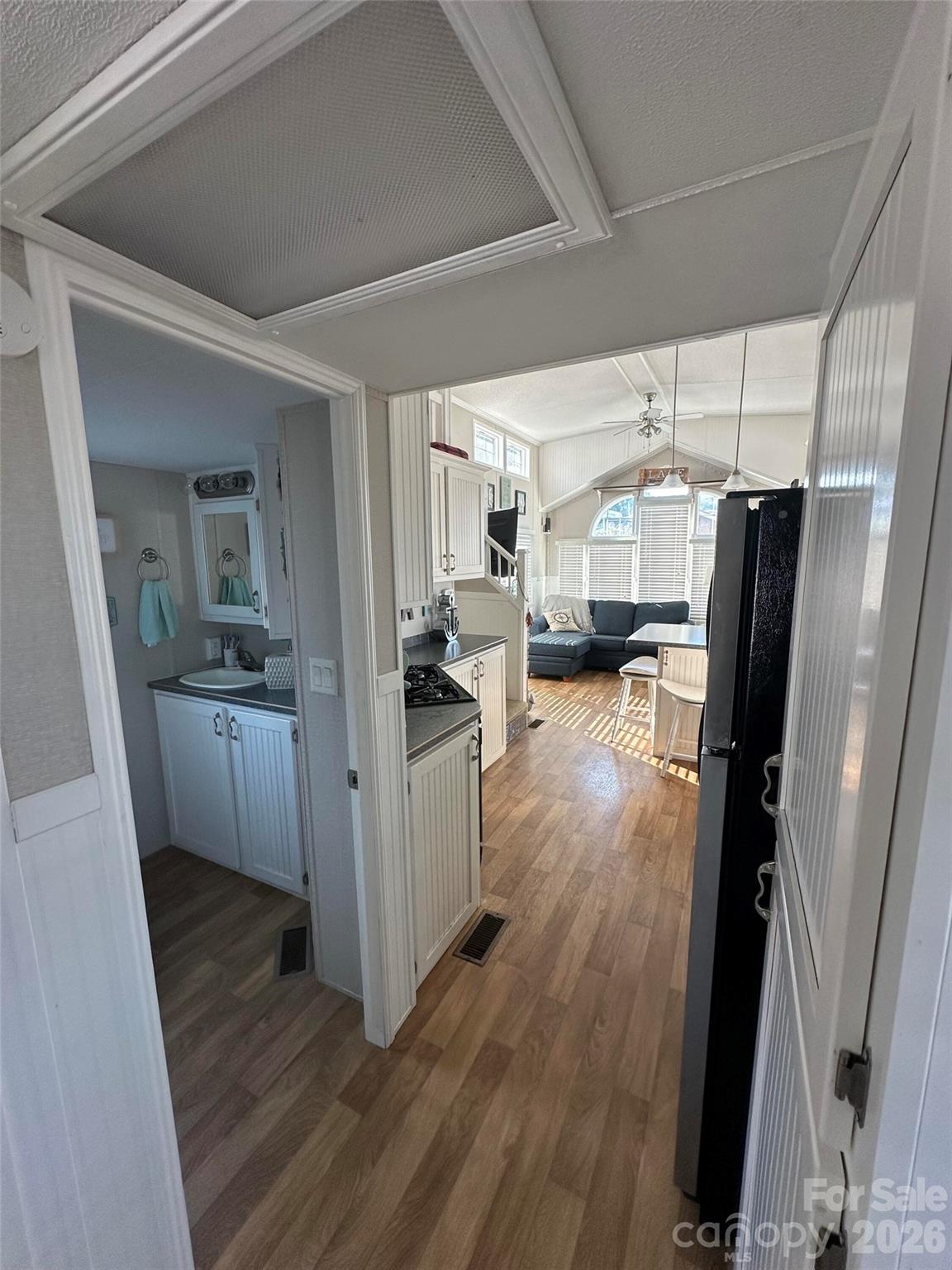 195 Grand View Drive — New London