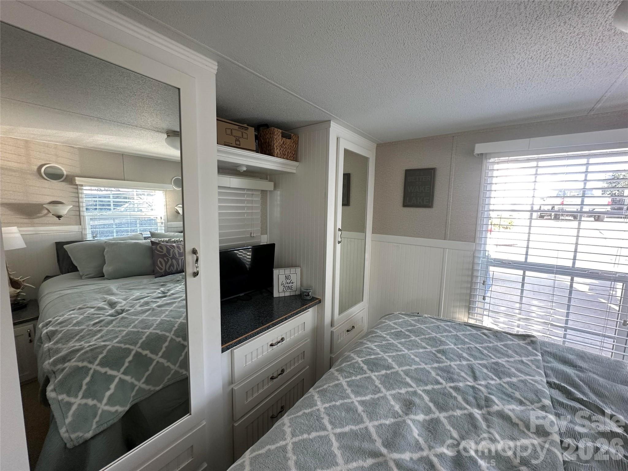 195 Grand View Drive — New London