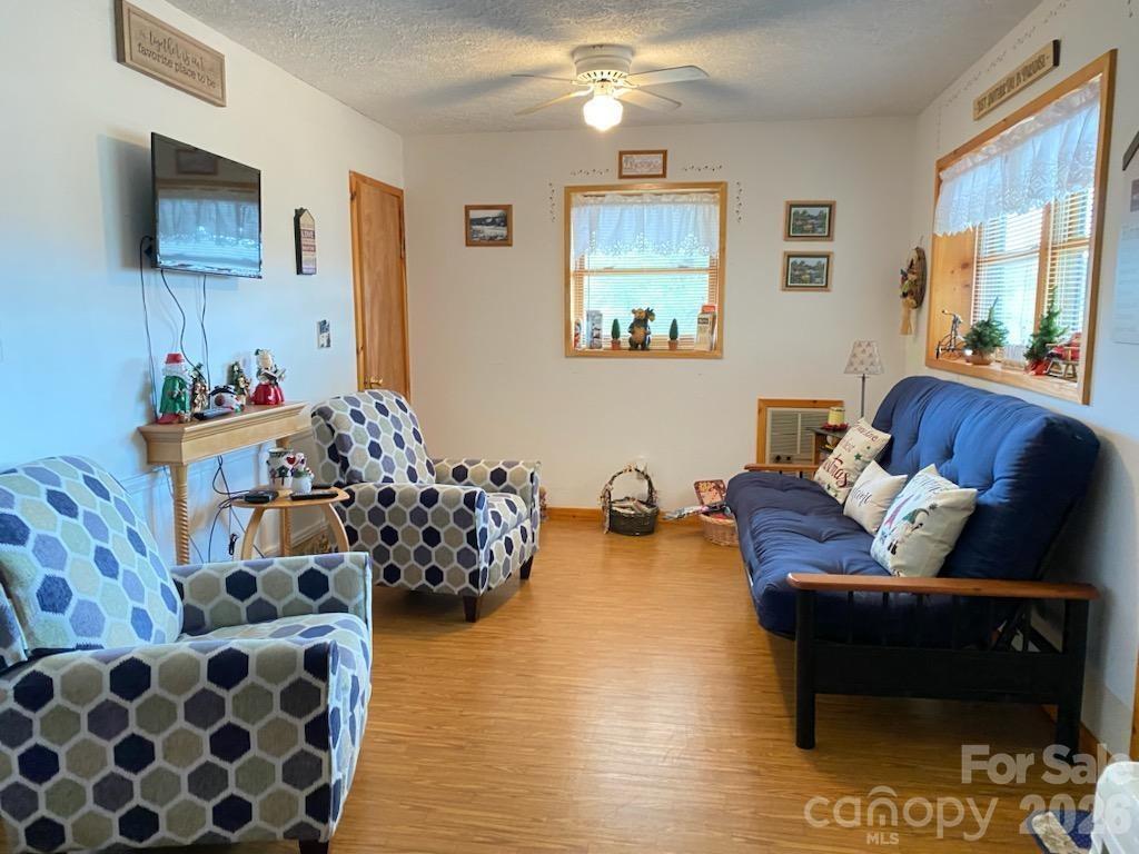14 Zonia Lane — Piney Creek