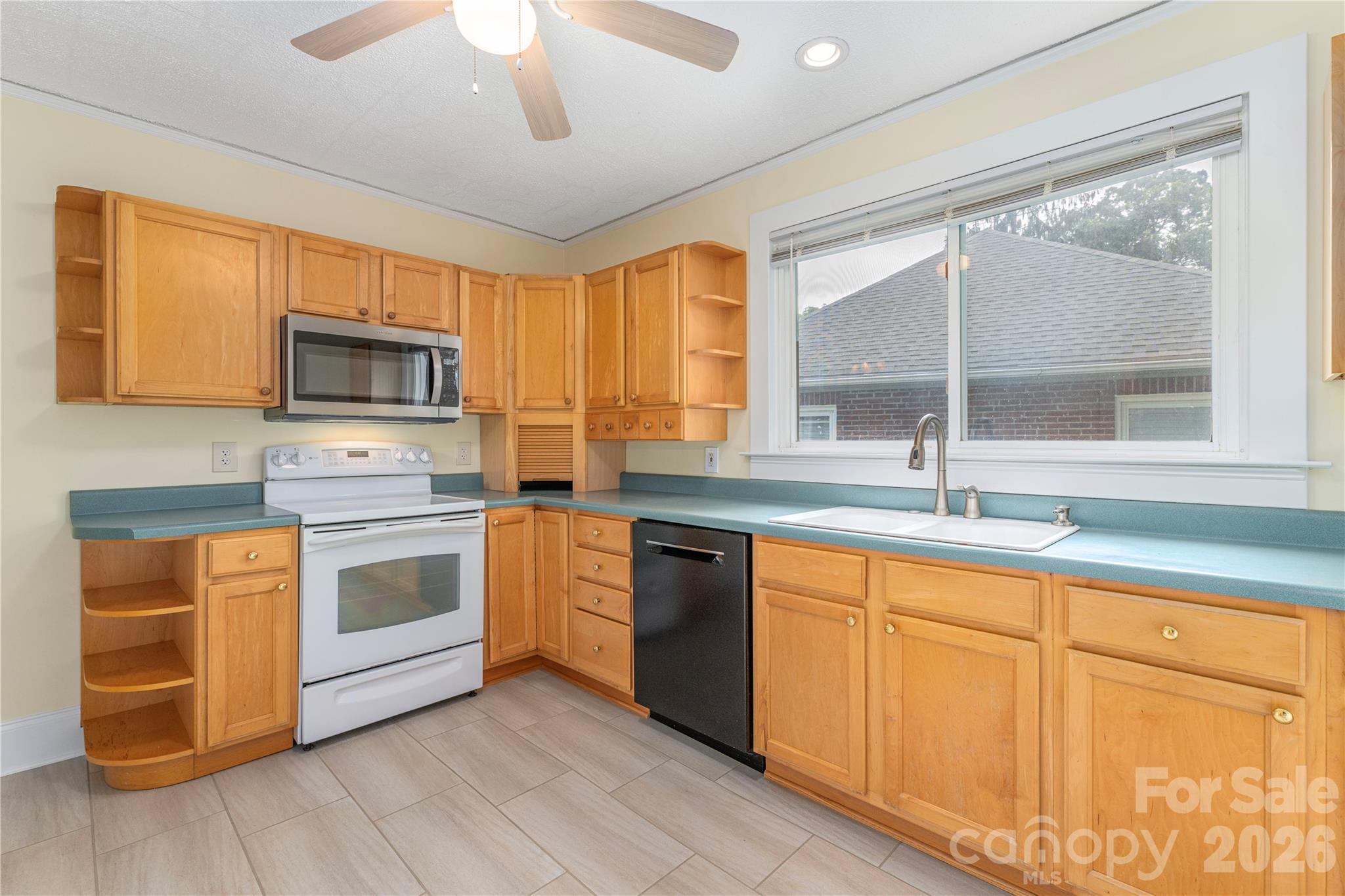 3 Enka Oak Street — Candler