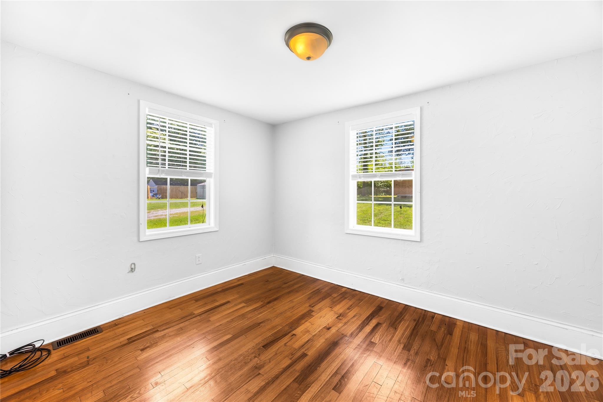 316 20th Avenue NE — Hickory
