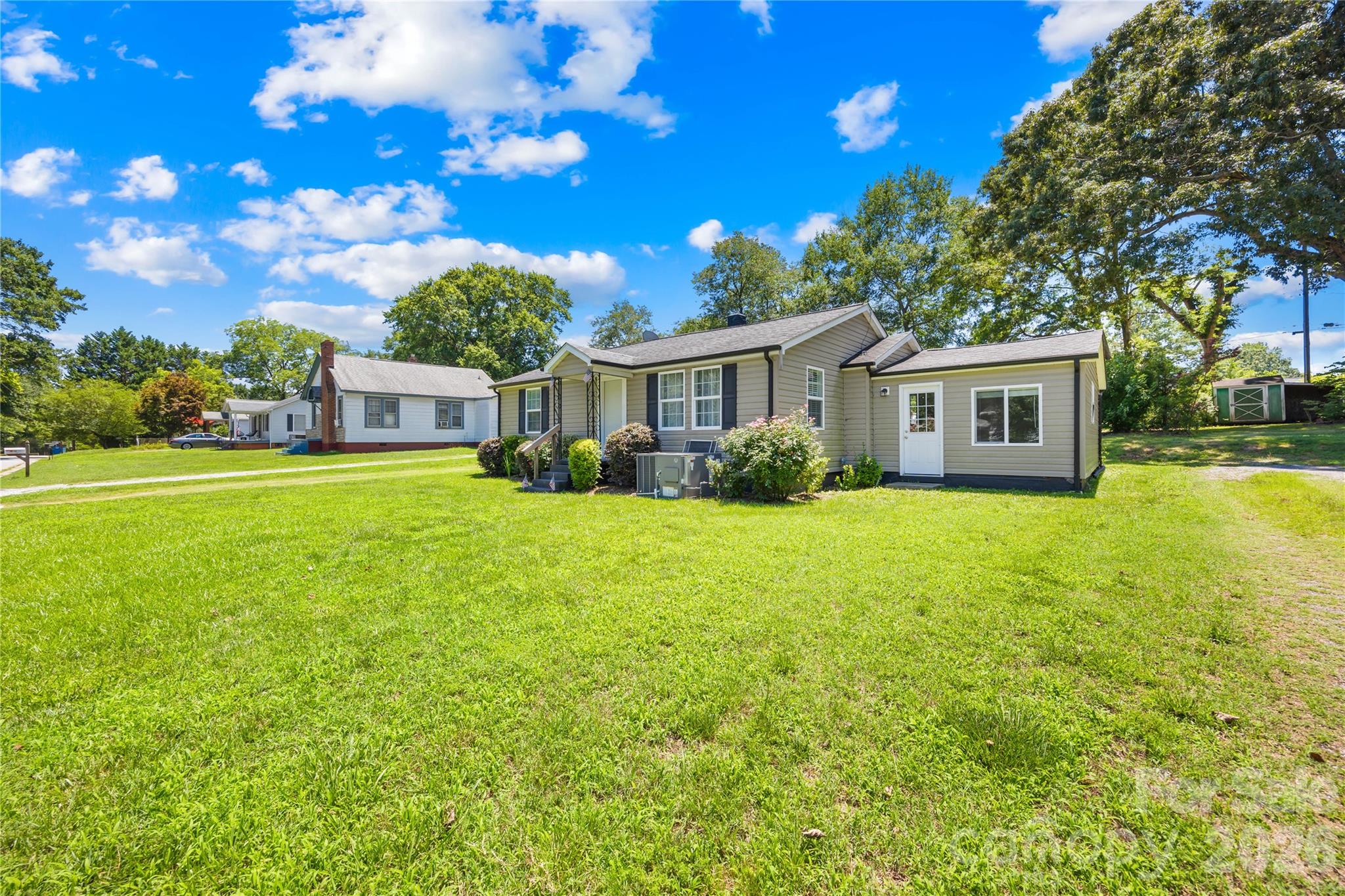 316 20th Avenue NE — Hickory