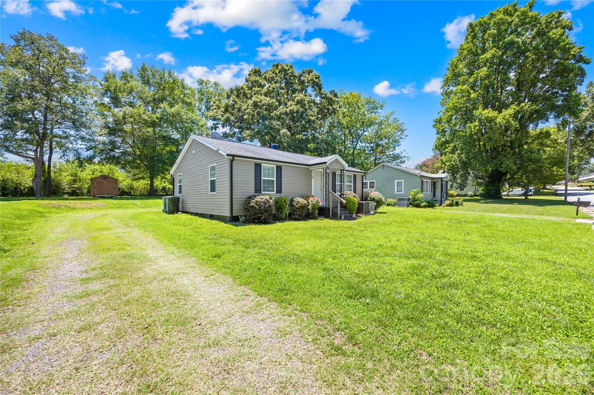 316 20th Avenue NE — Hickory