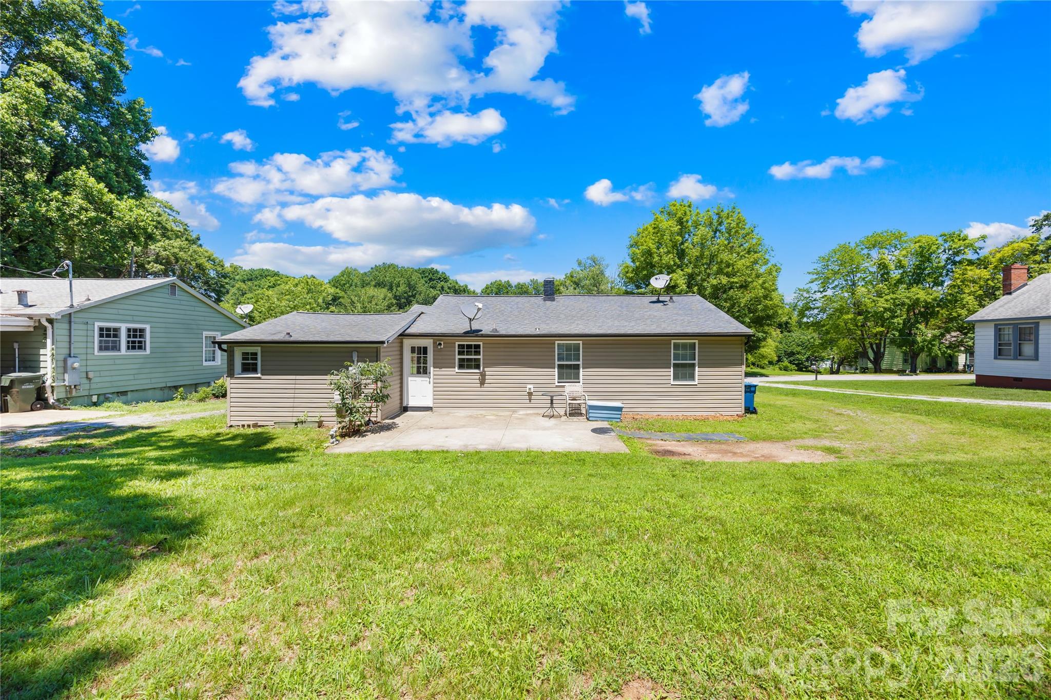 316 20th Avenue NE — Hickory