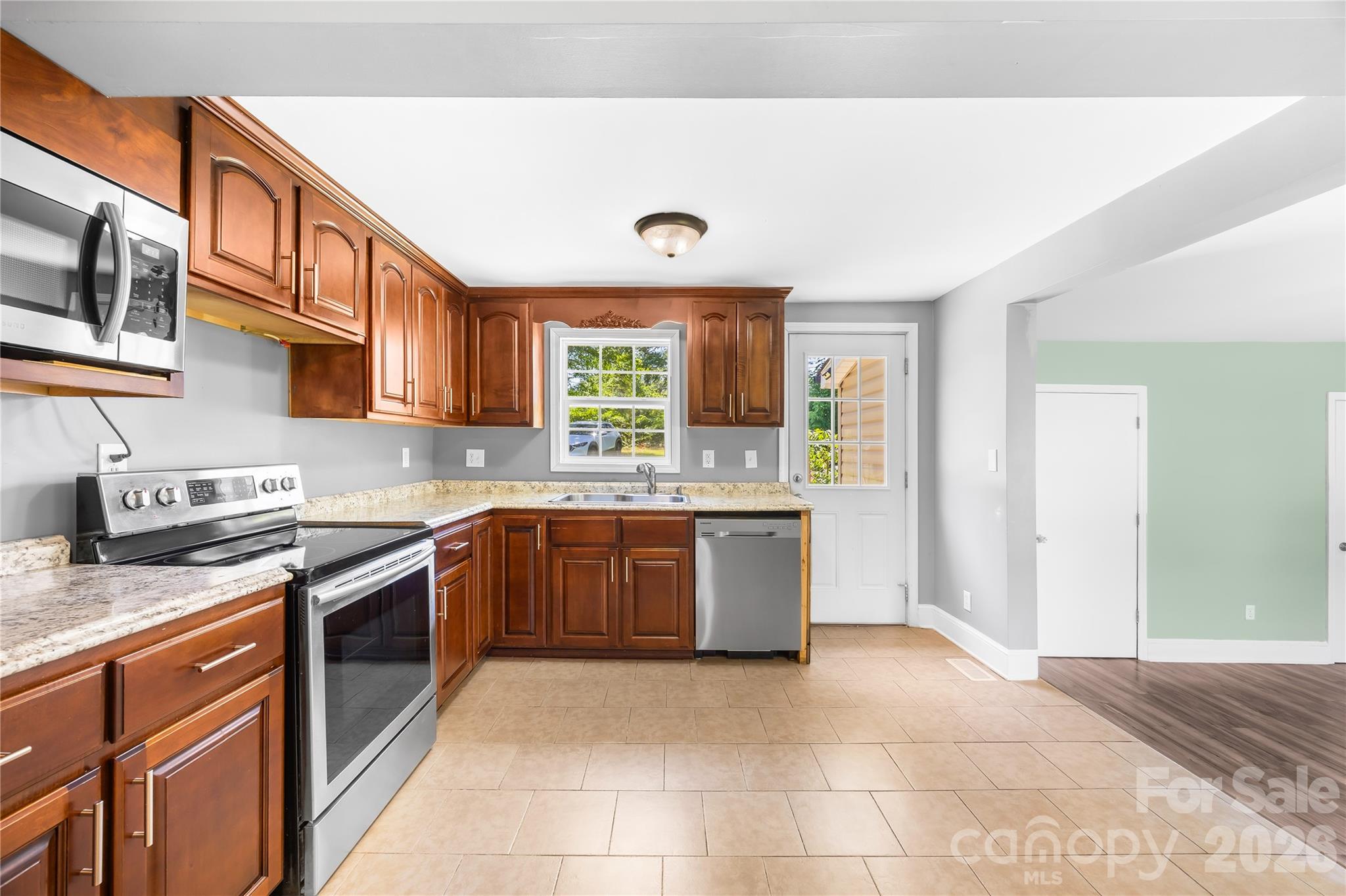 316 20th Avenue NE — Hickory