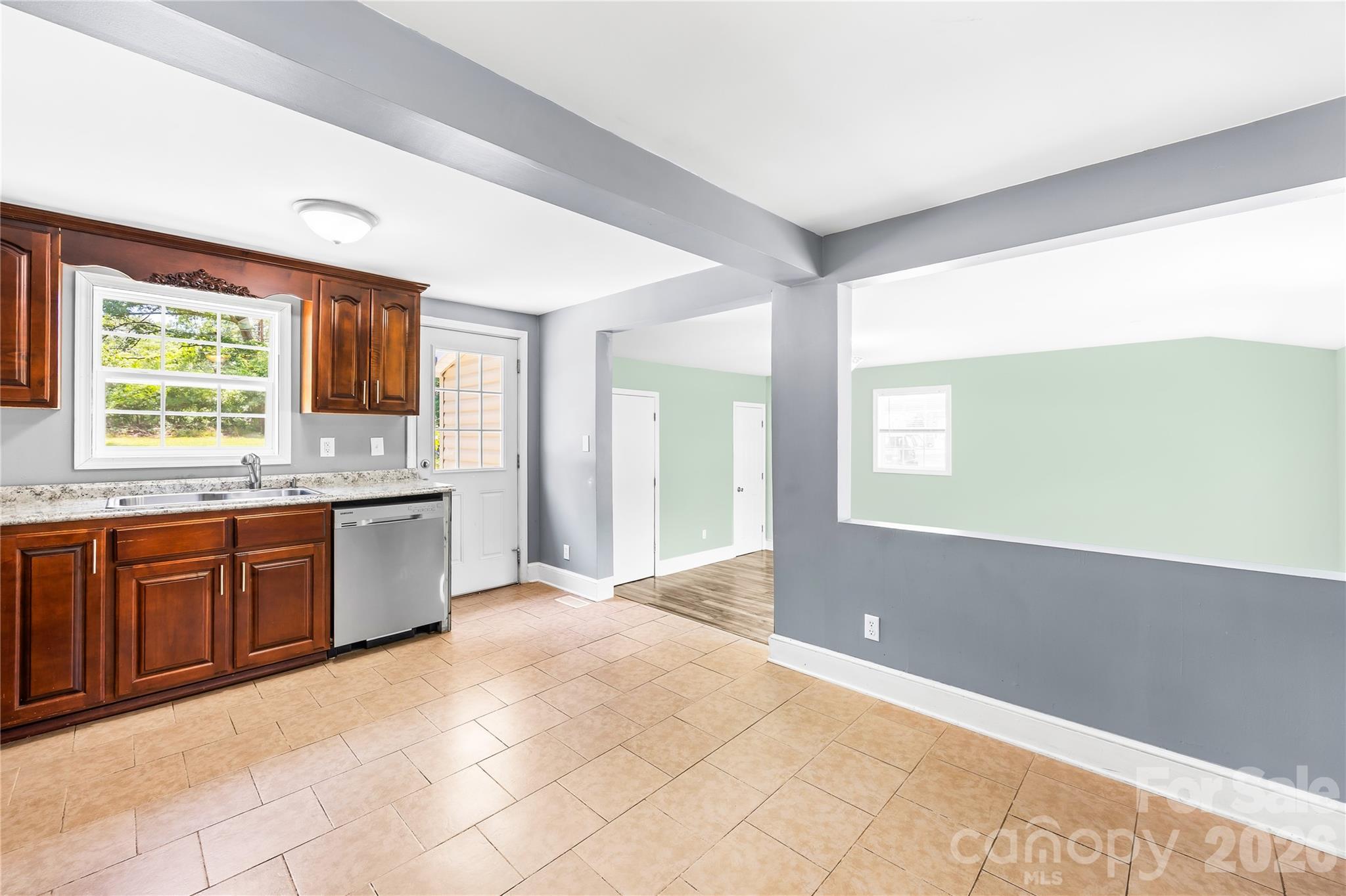 316 20th Avenue NE — Hickory