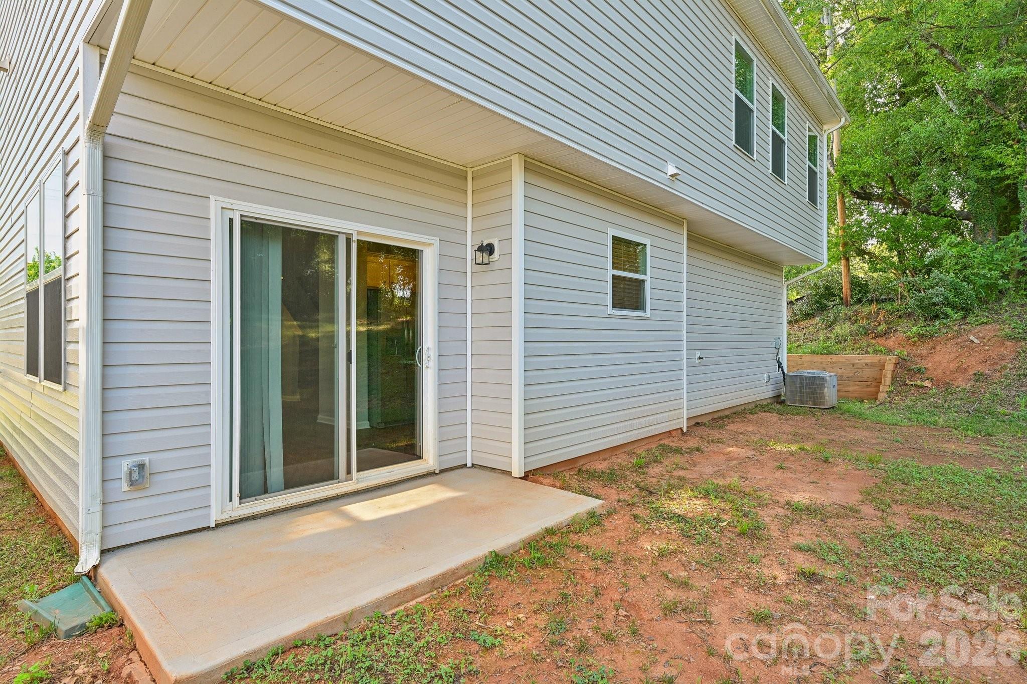 231 W Grover Street — Shelby