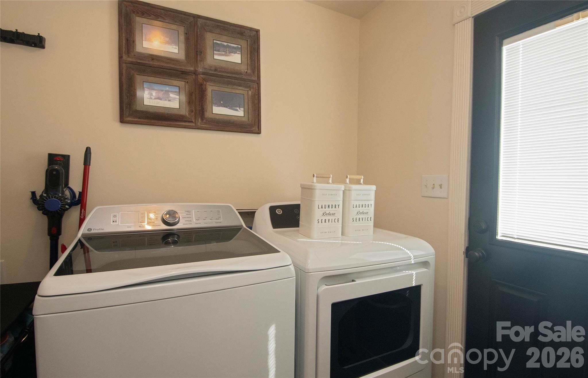 8301 Abercorn Lane — Charlotte