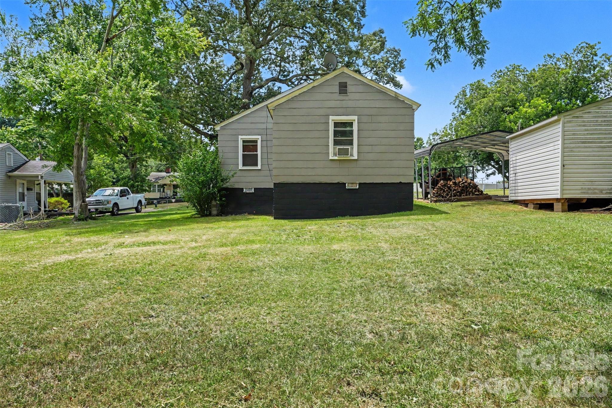 109 S Pine Street — Lowell