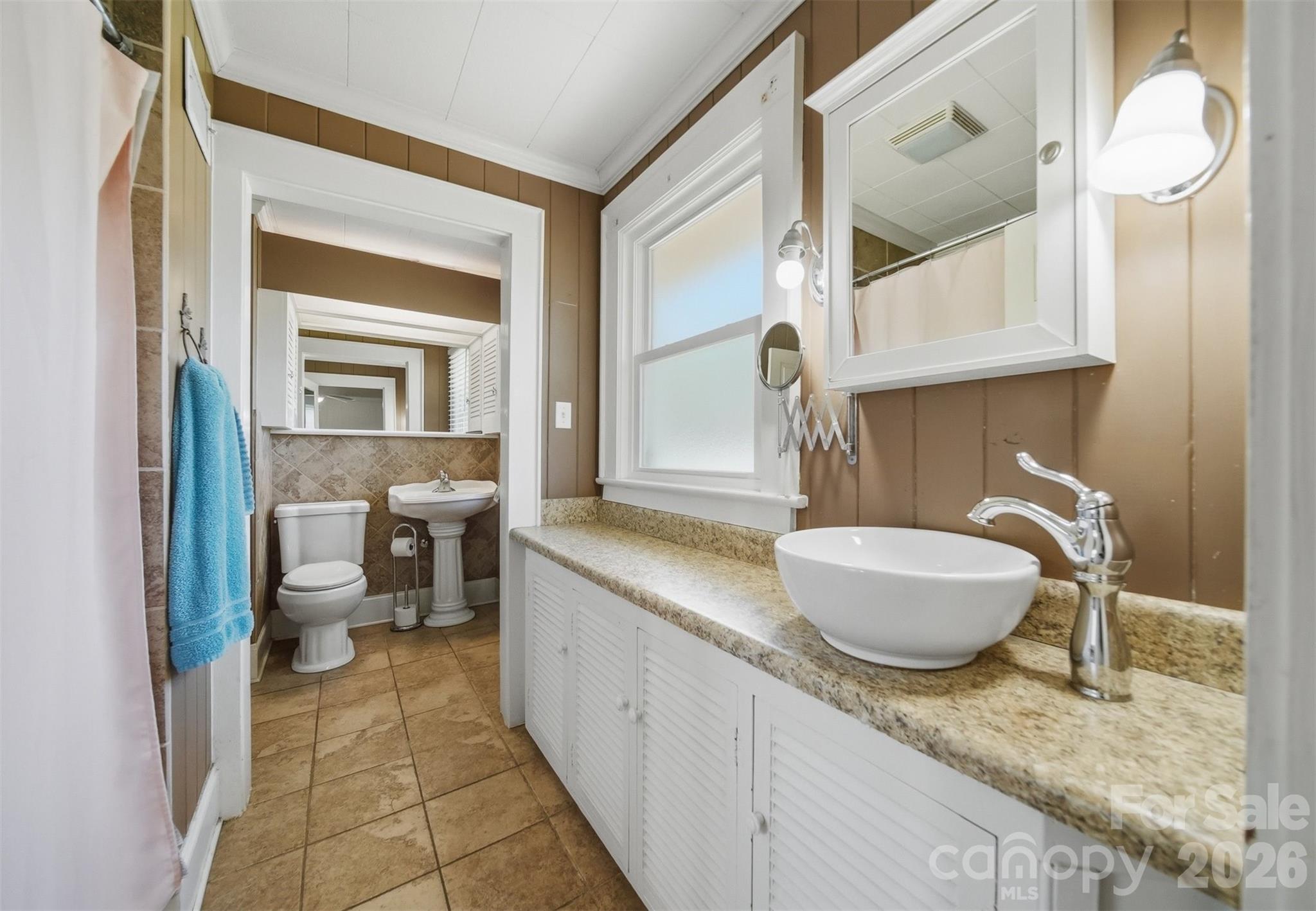 321 16th Avenue NW — Hickory