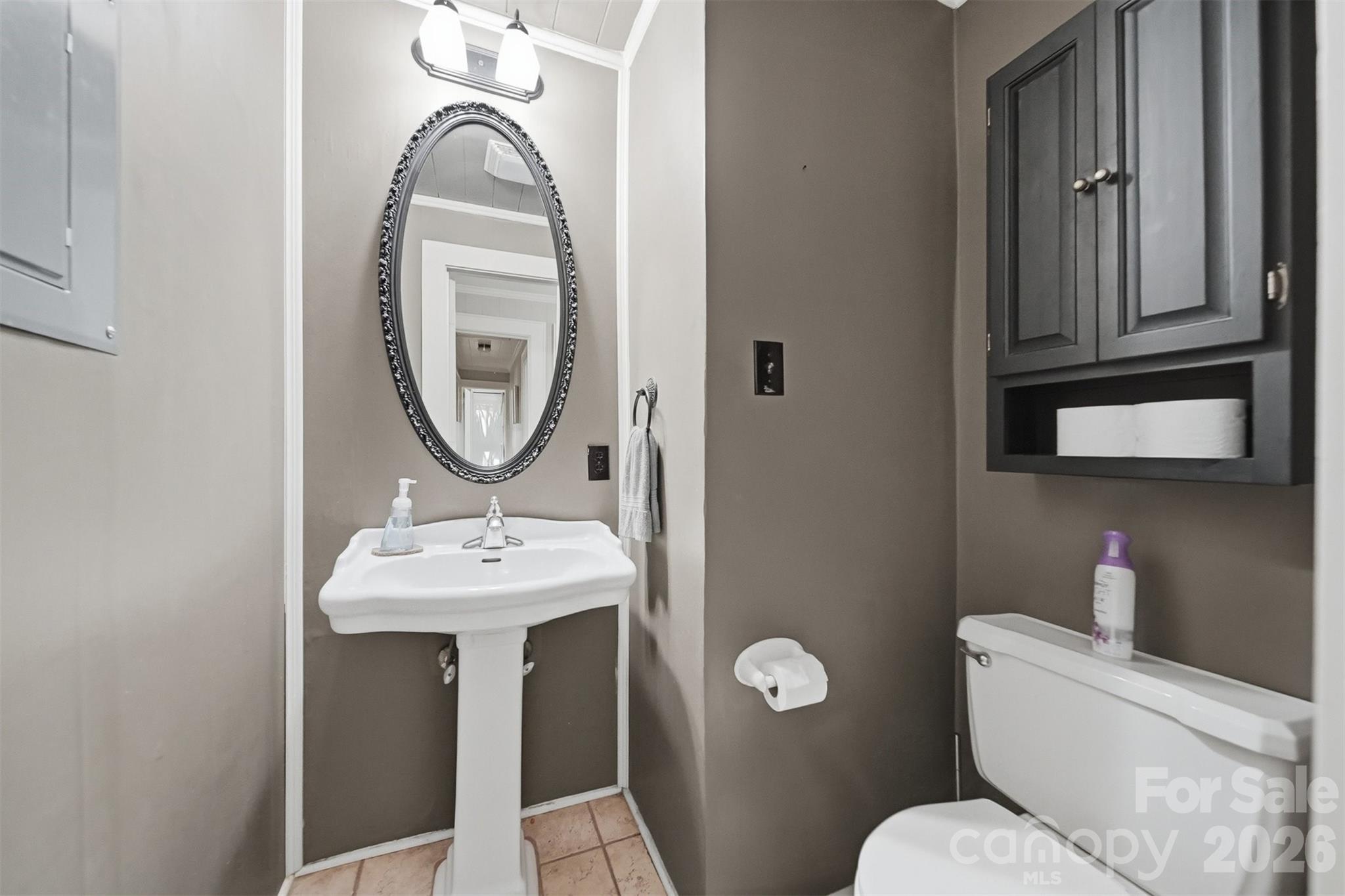 321 16th Avenue NW — Hickory