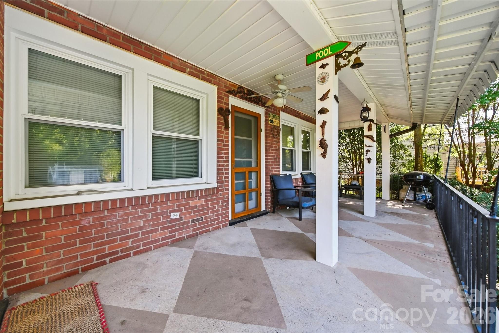 321 16th Avenue NW — Hickory