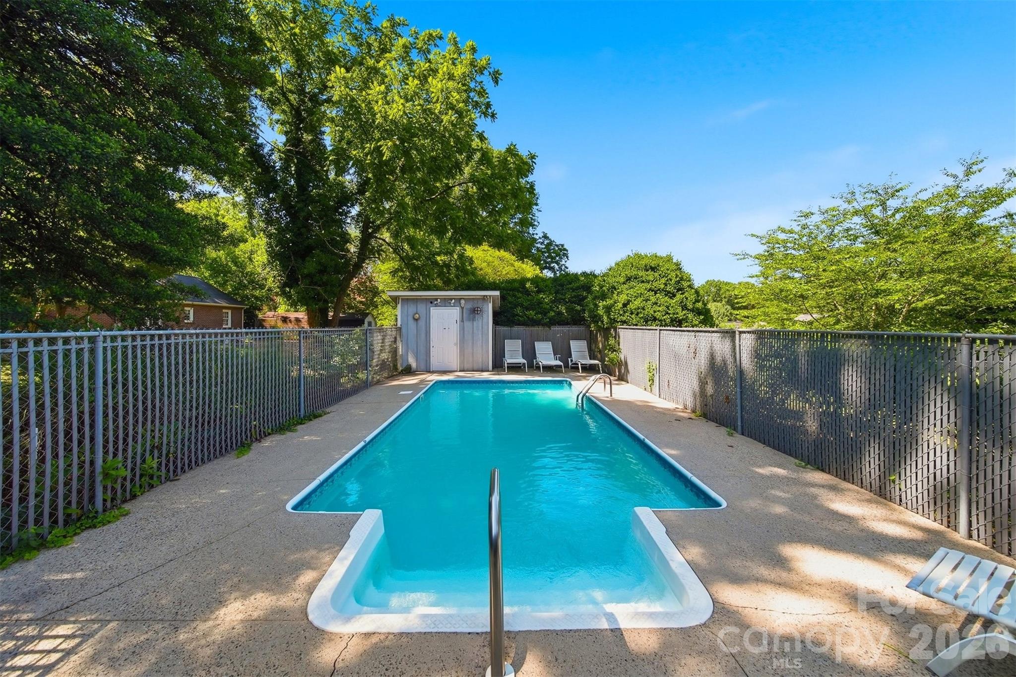 321 16th Avenue NW — Hickory