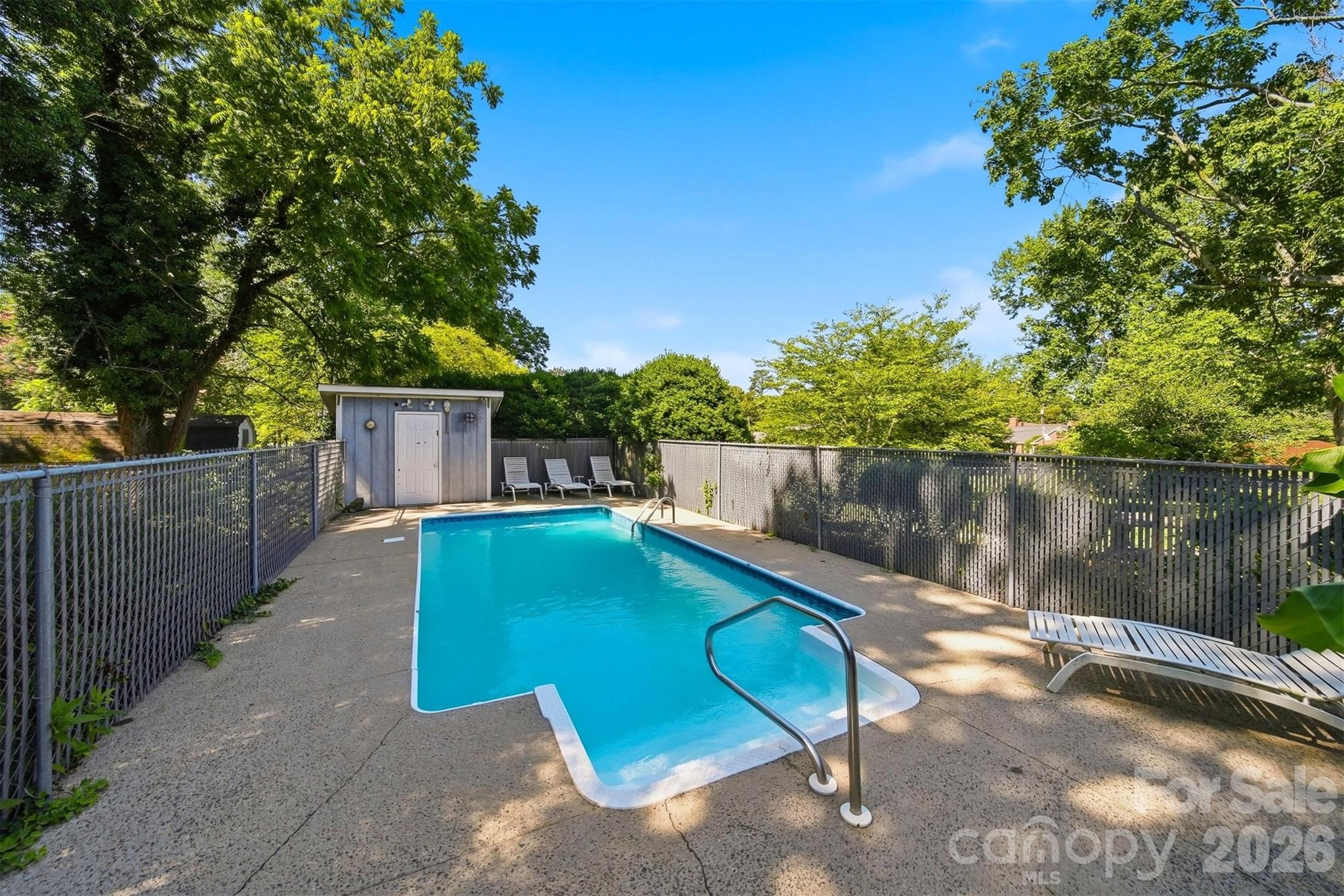 321 16th Avenue NW — Hickory
