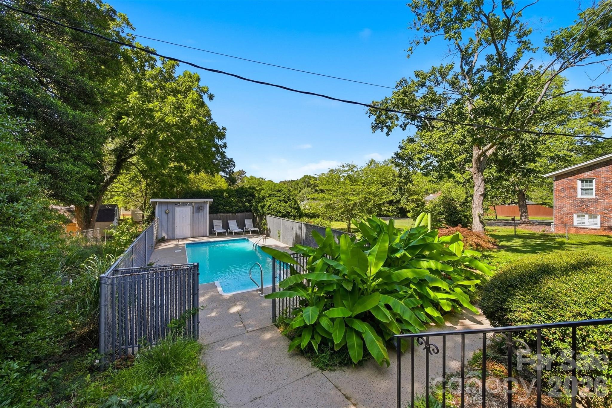 321 16th Avenue NW — Hickory