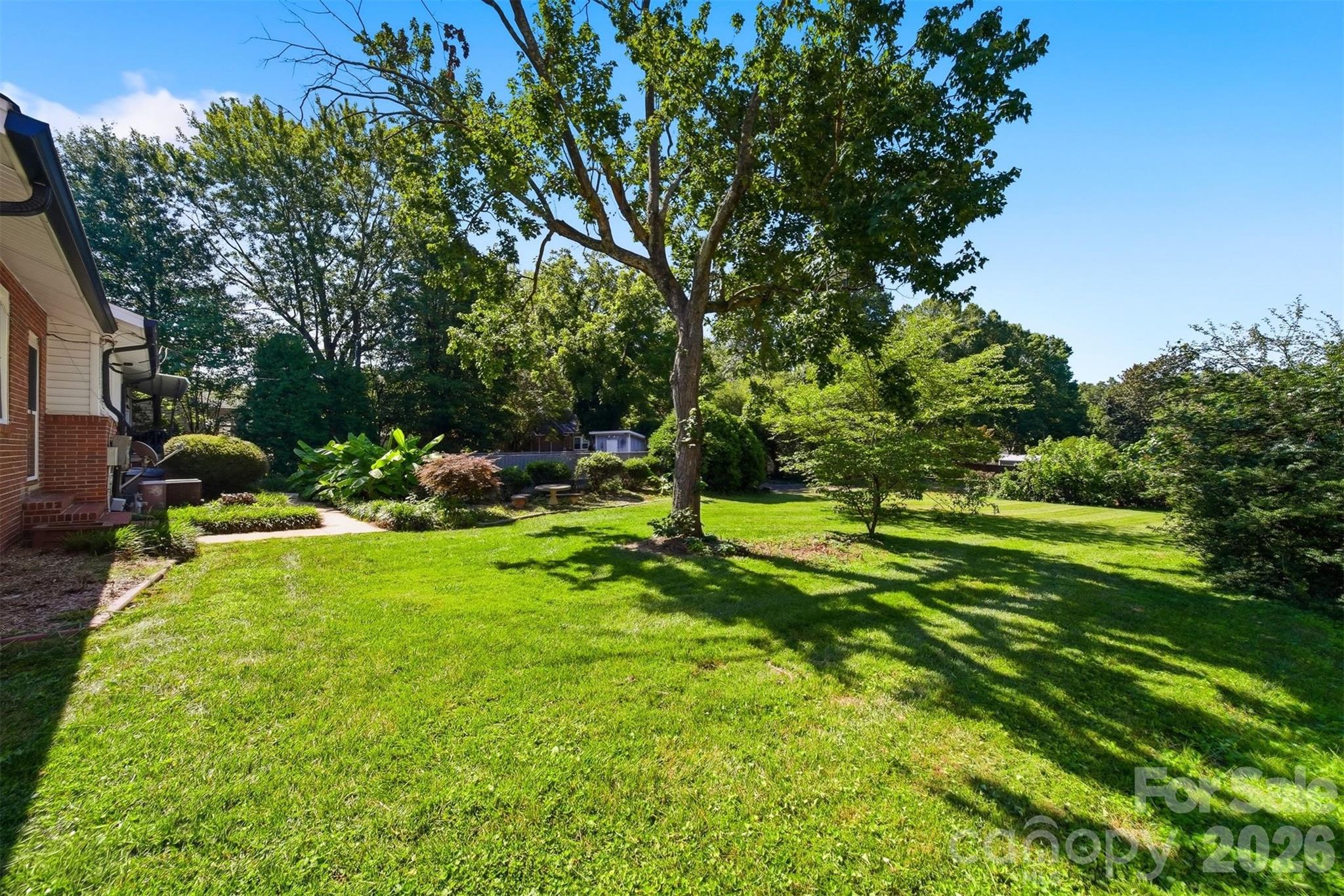 321 16th Avenue NW — Hickory