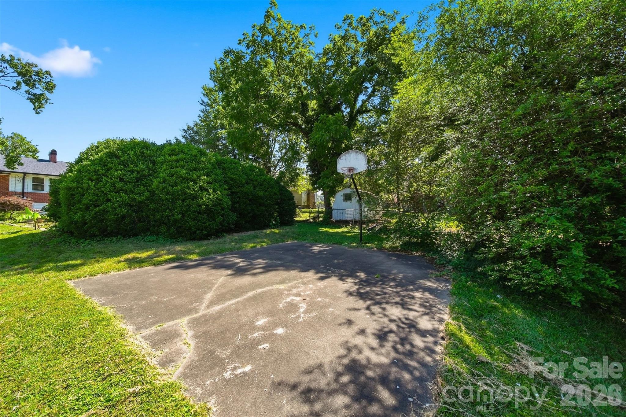 321 16th Avenue NW — Hickory