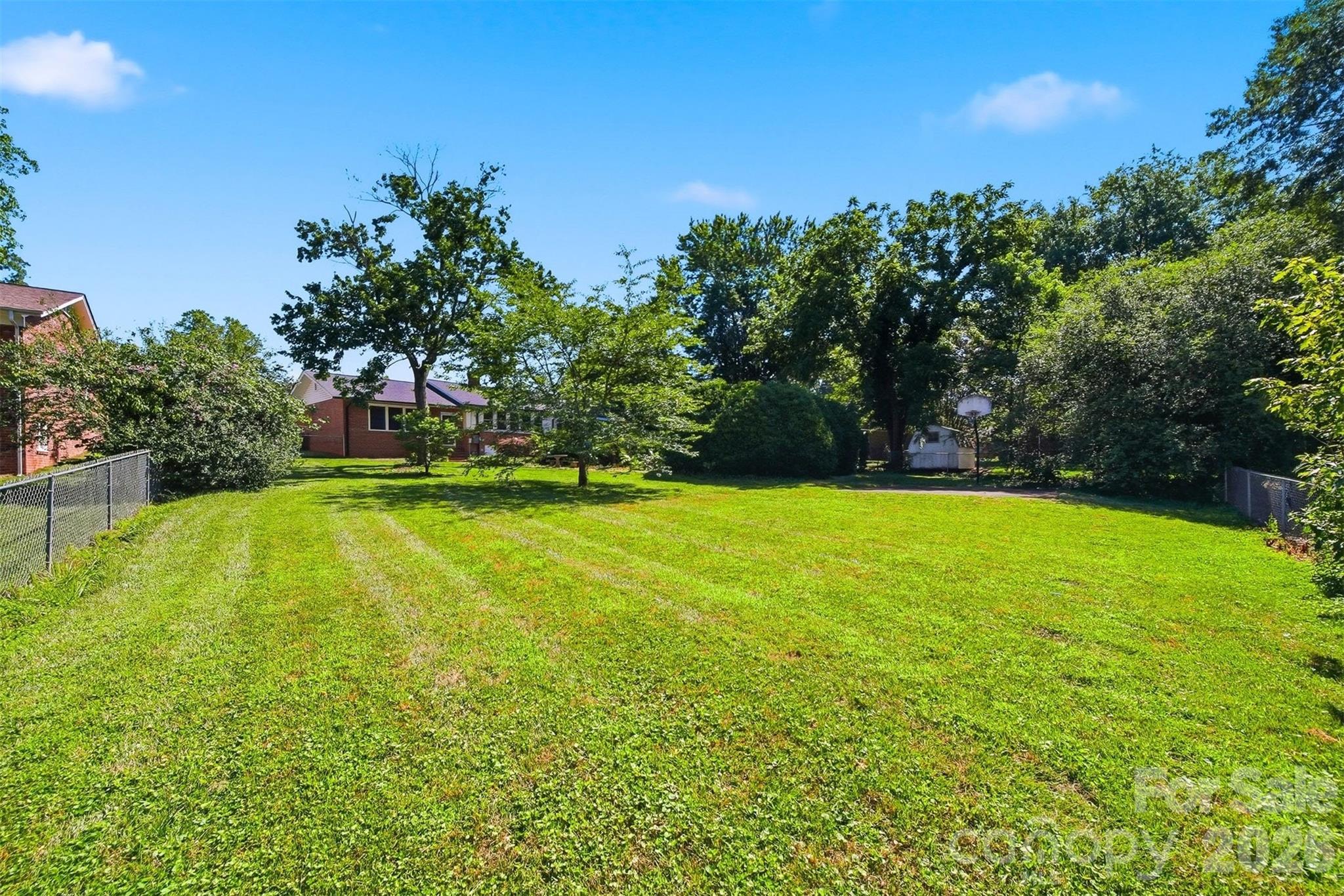 321 16th Avenue NW — Hickory