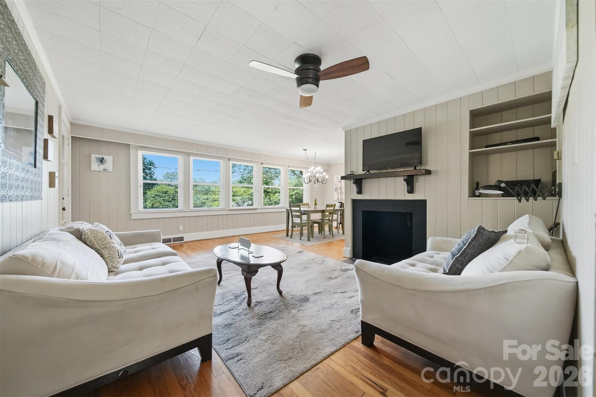 321 16th Avenue NW — Hickory