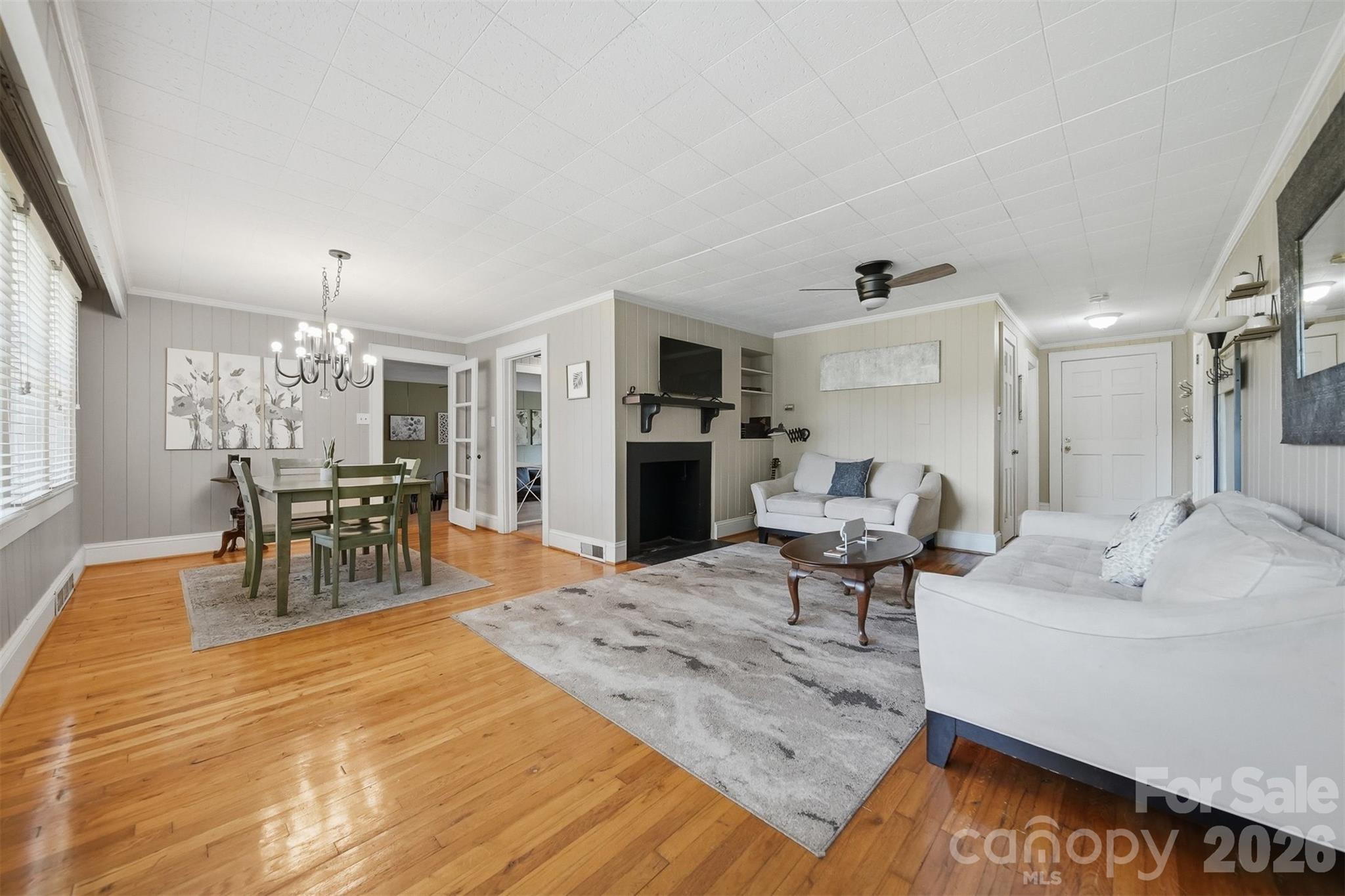321 16th Avenue NW — Hickory
