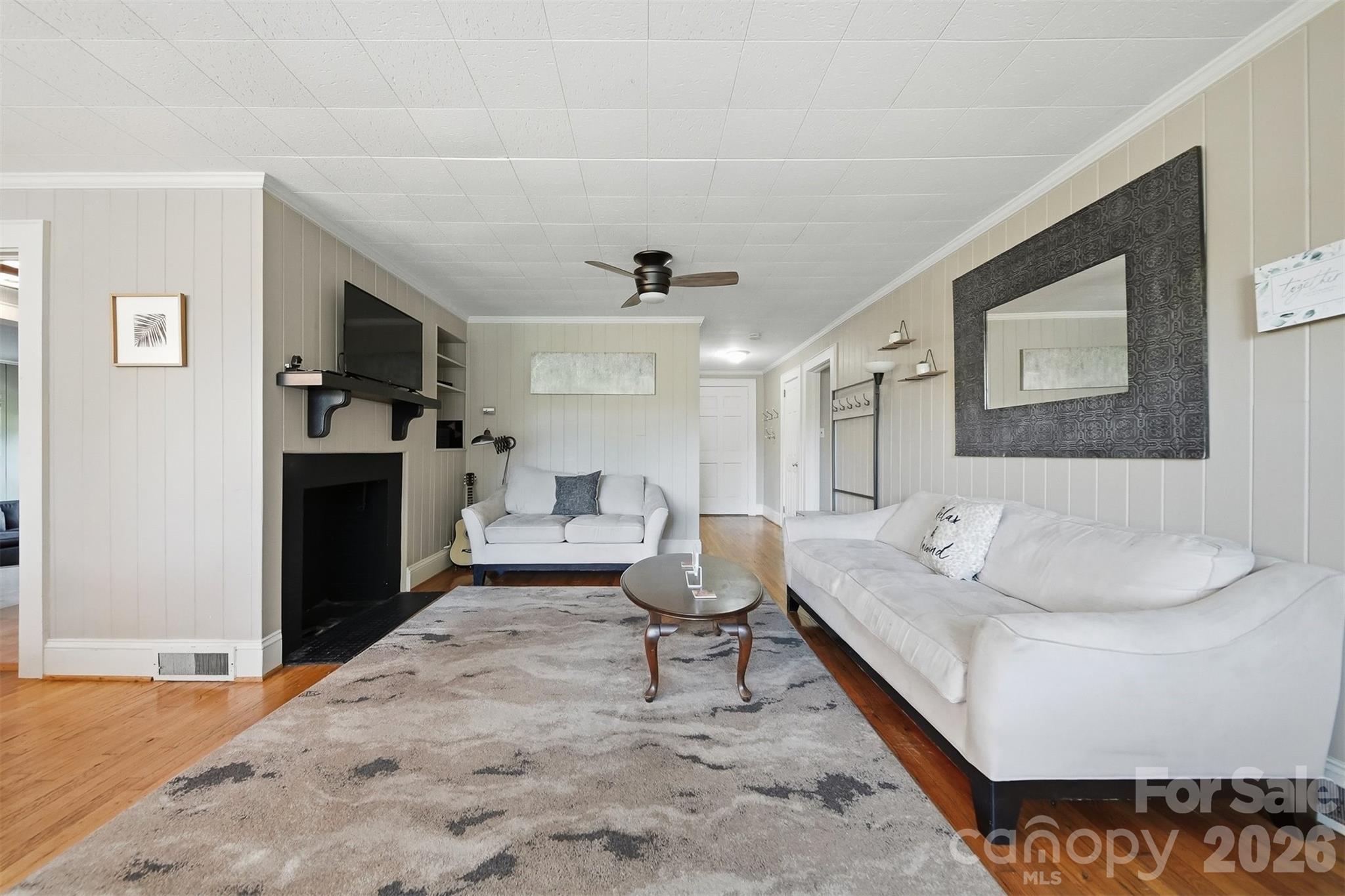 321 16th Avenue NW — Hickory