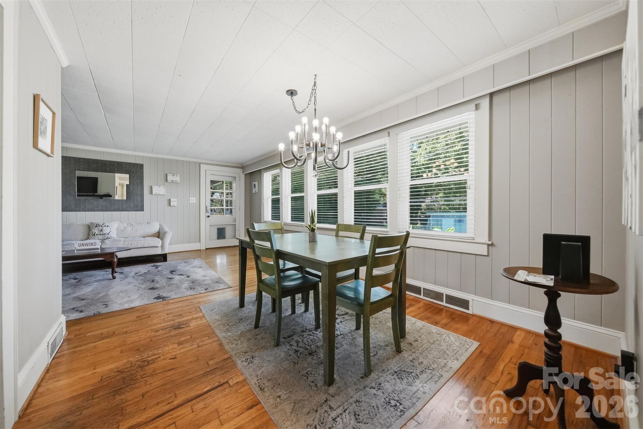 321 16th Avenue NW — Hickory