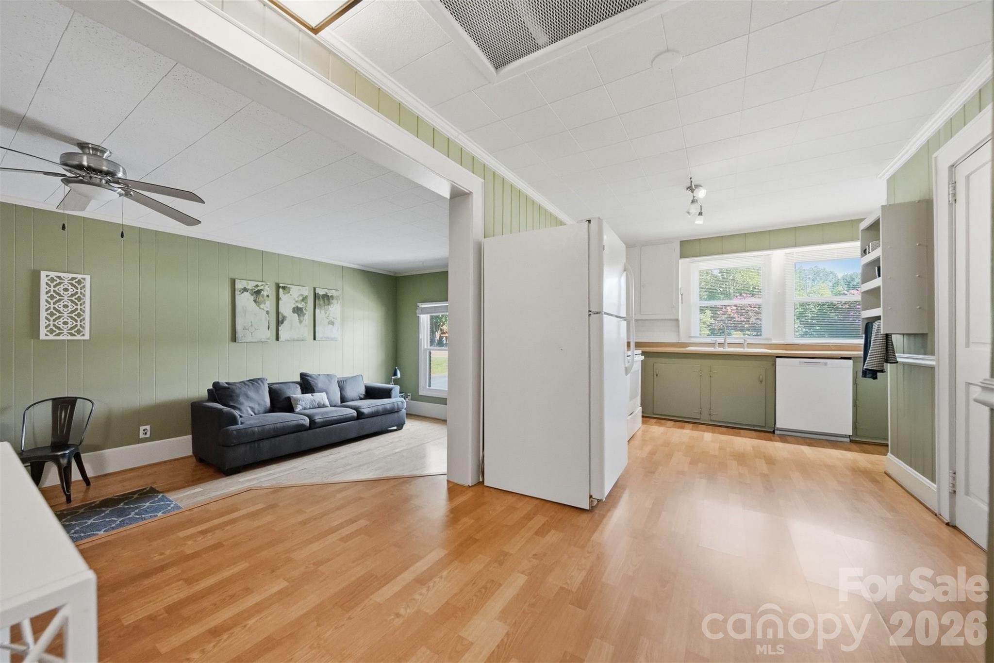 321 16th Avenue NW — Hickory