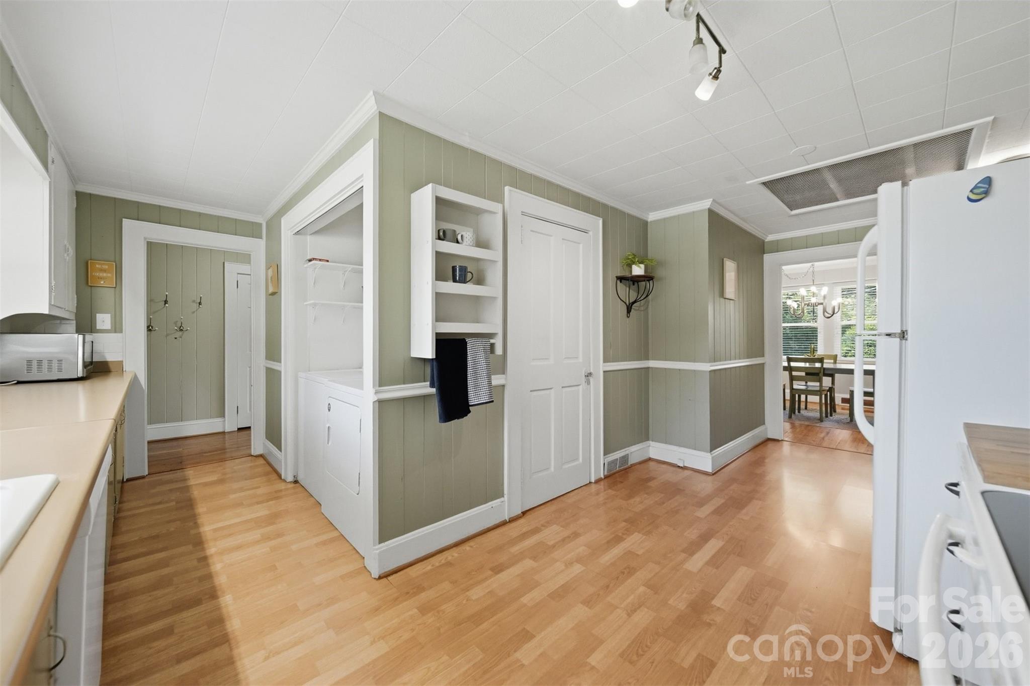 321 16th Avenue NW — Hickory