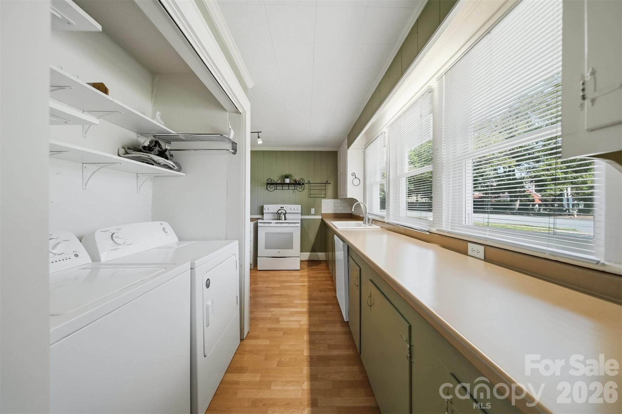 321 16th Avenue NW — Hickory