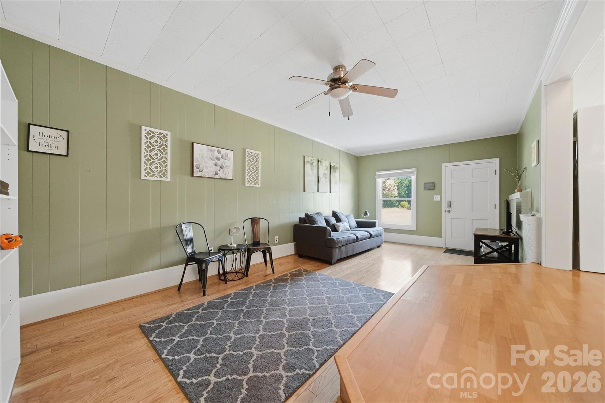 321 16th Avenue NW — Hickory