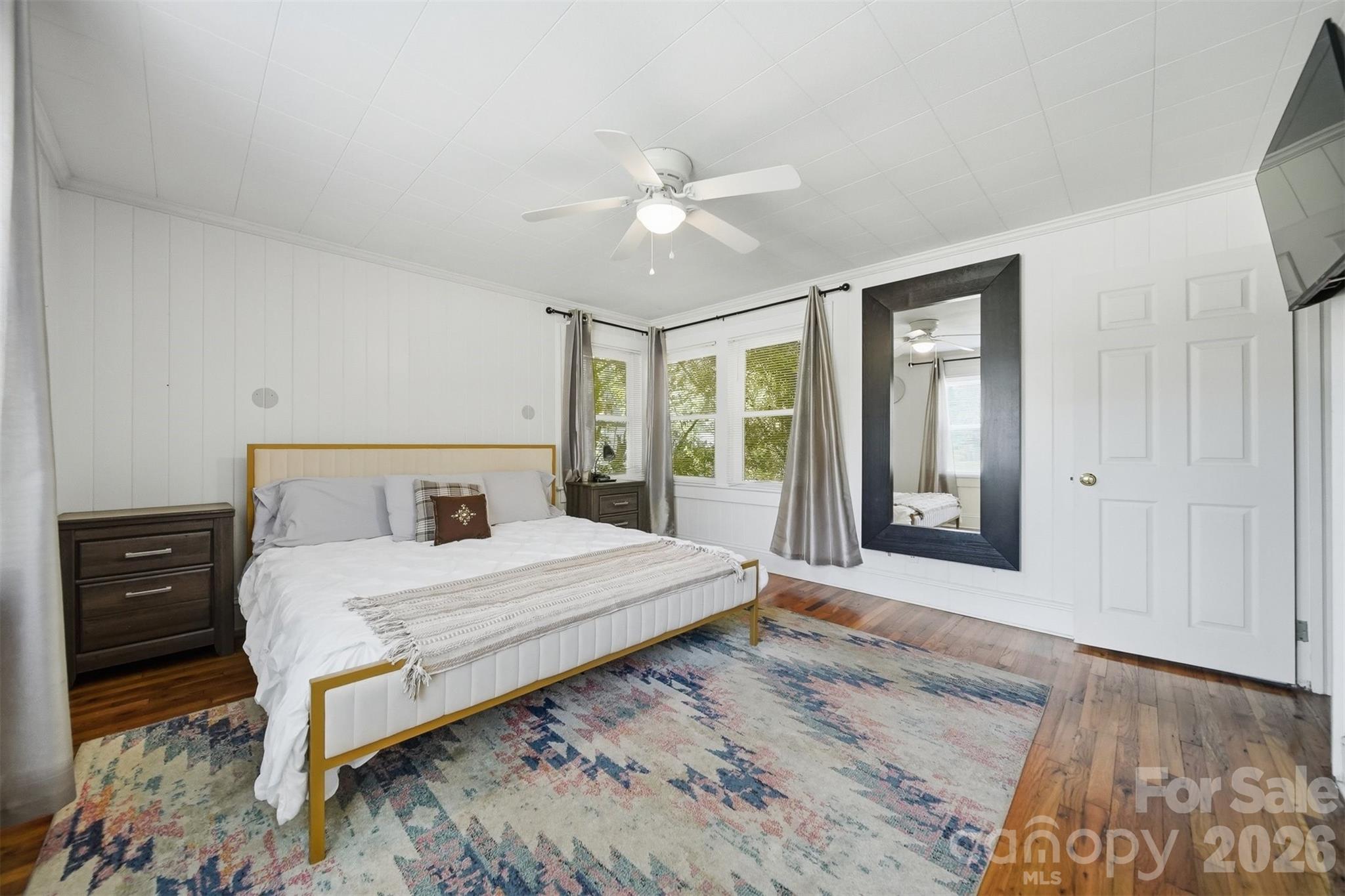 321 16th Avenue NW — Hickory