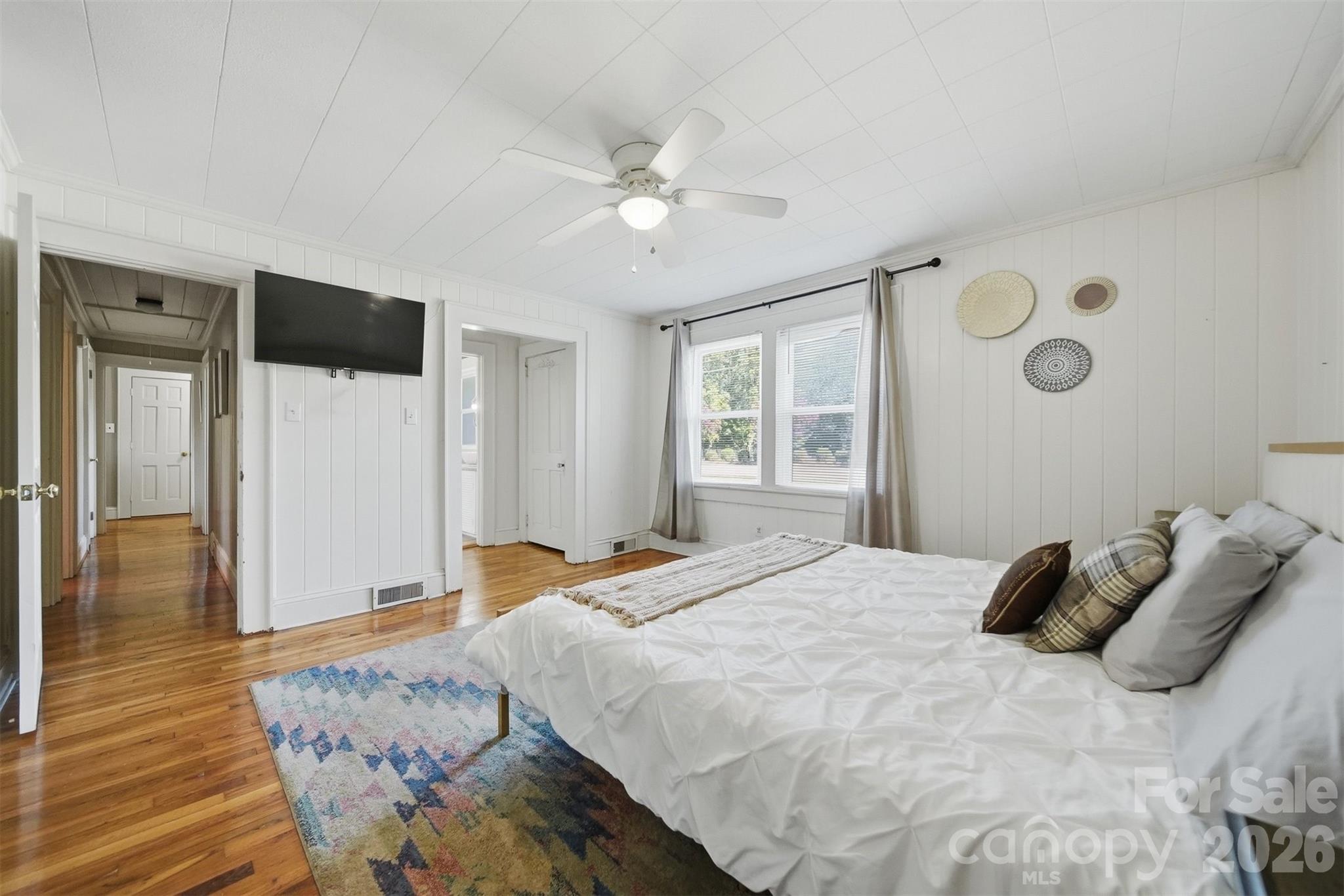 321 16th Avenue NW — Hickory