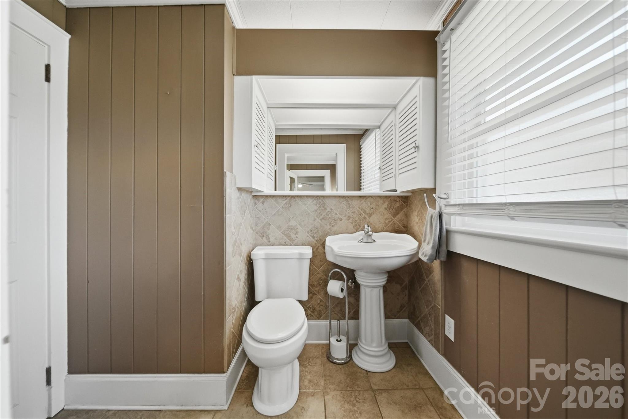 321 16th Avenue NW — Hickory