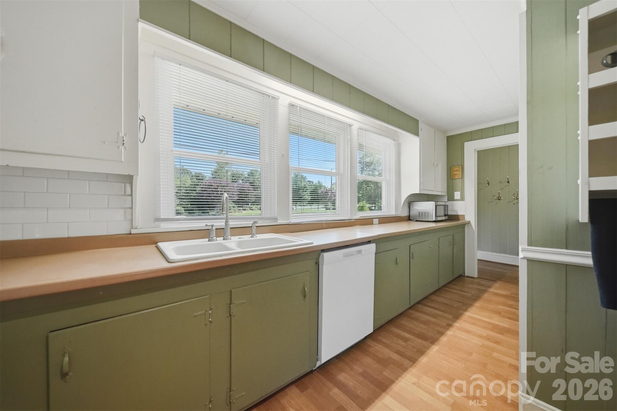 321 16th Avenue NW — Hickory